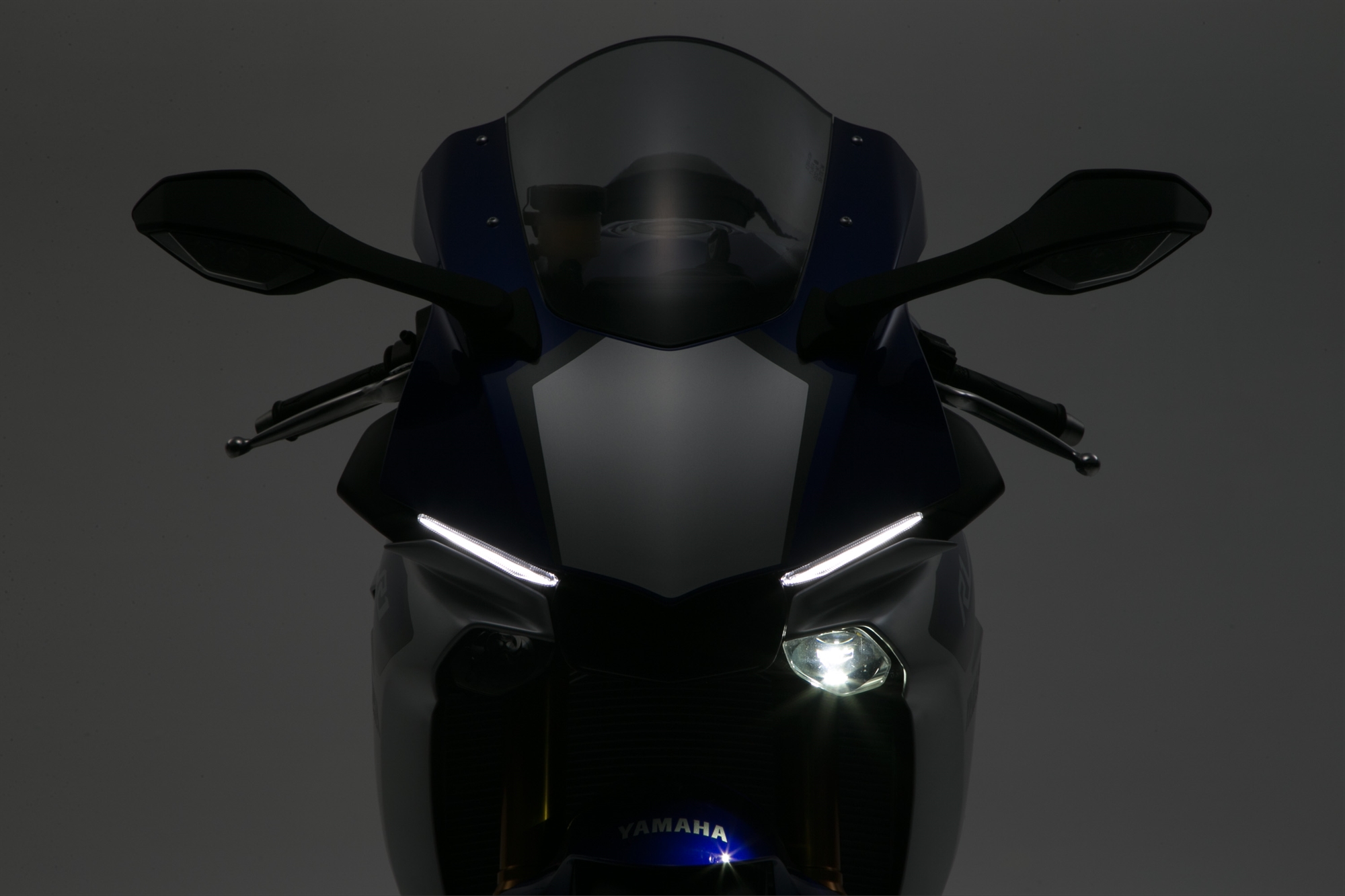 2015 Yamaha YZF-R1 Studio and Action Shots Show More Superbike Goodness