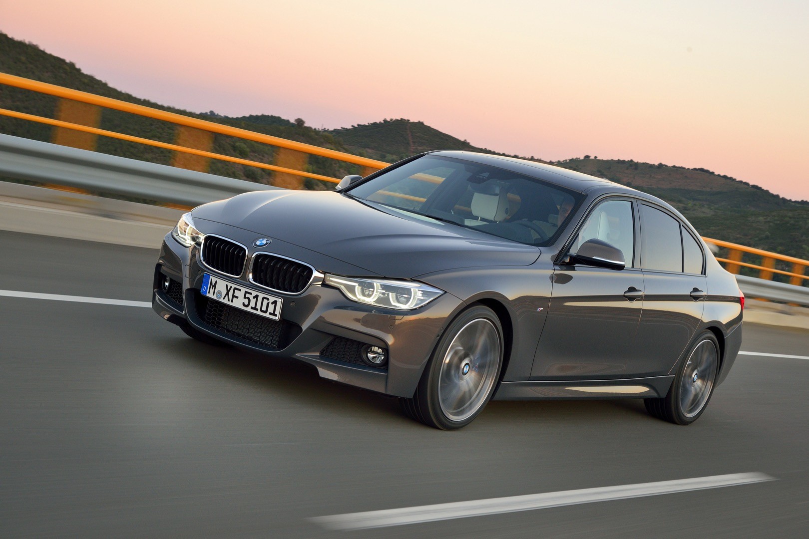 2016 BMW 3 Series Facelift Officially Unveiled with New Engines and