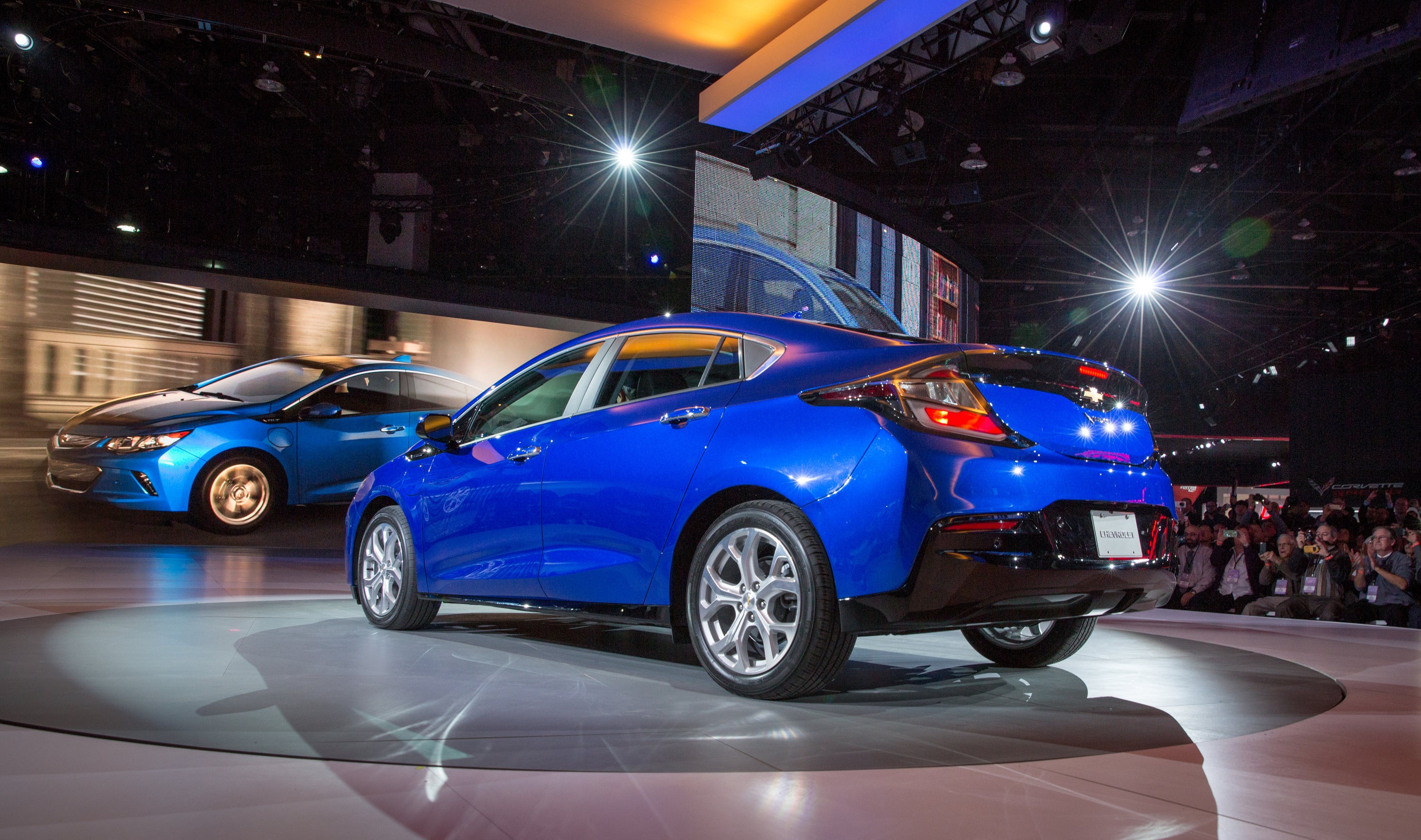 2016 Chevrolet Volt Hailed as the Next Generation of Electric Hybrid