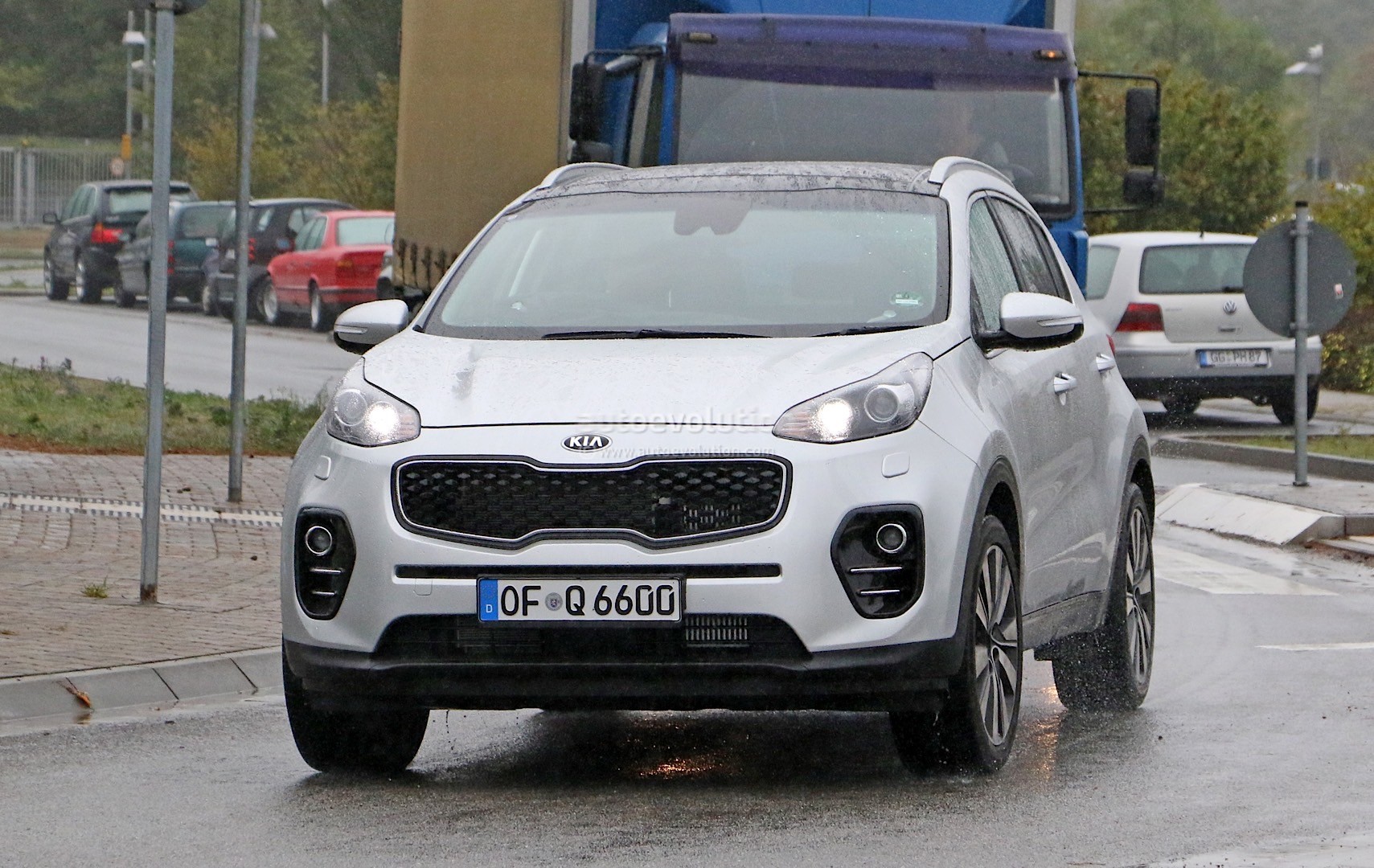 2016-kia-sportage-spotted-camouflage-free-looks-even-better-in-real-life-photo-gallery_1.jpg