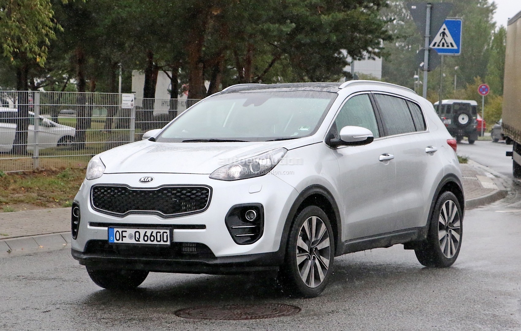 2016-kia-sportage-spotted-camouflage-free-looks-even-better-in-real-life-photo-gallery_2.jpg
