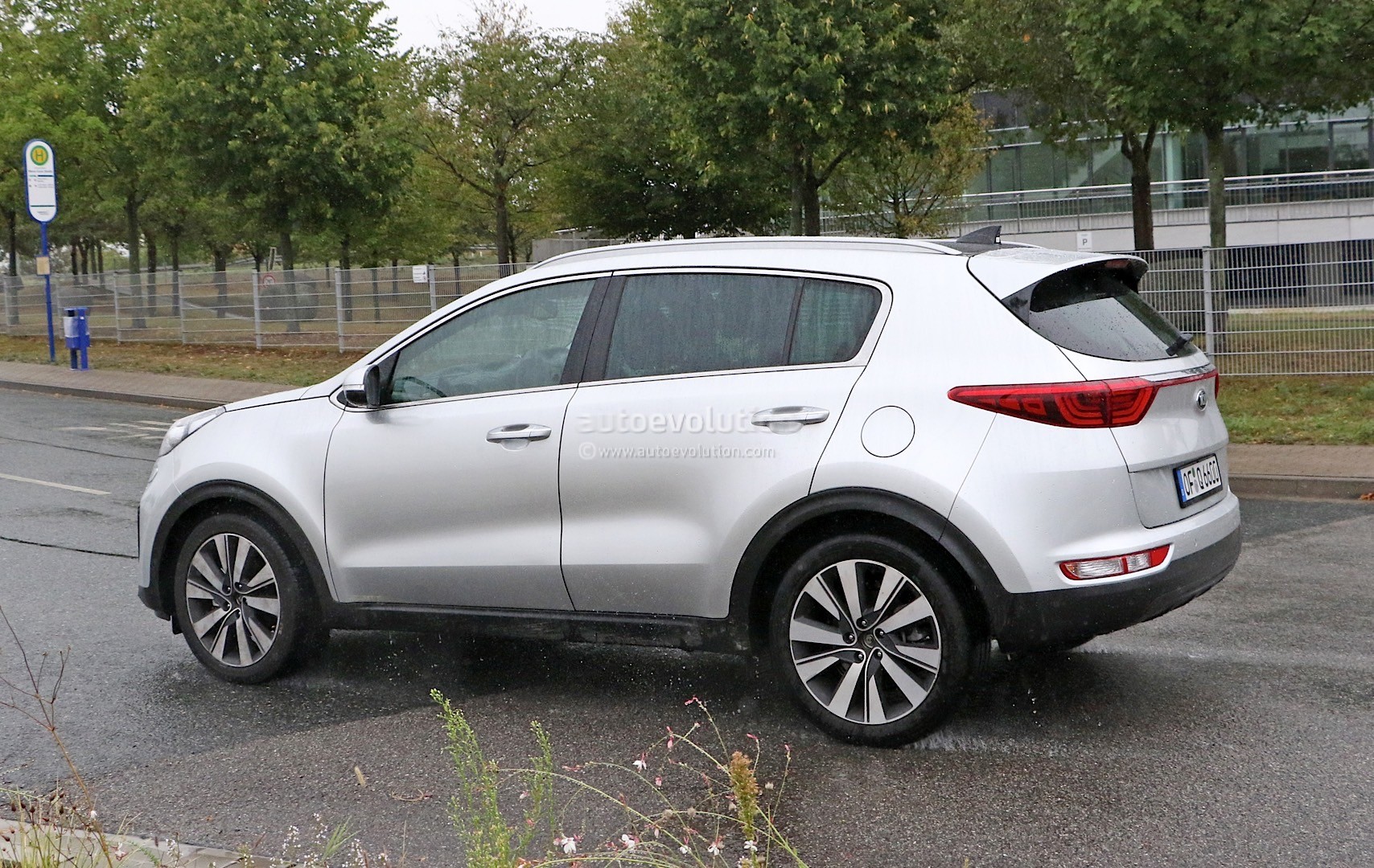 2016-kia-sportage-spotted-camouflage-free-looks-even-better-in-real-life-photo-gallery_5.jpg