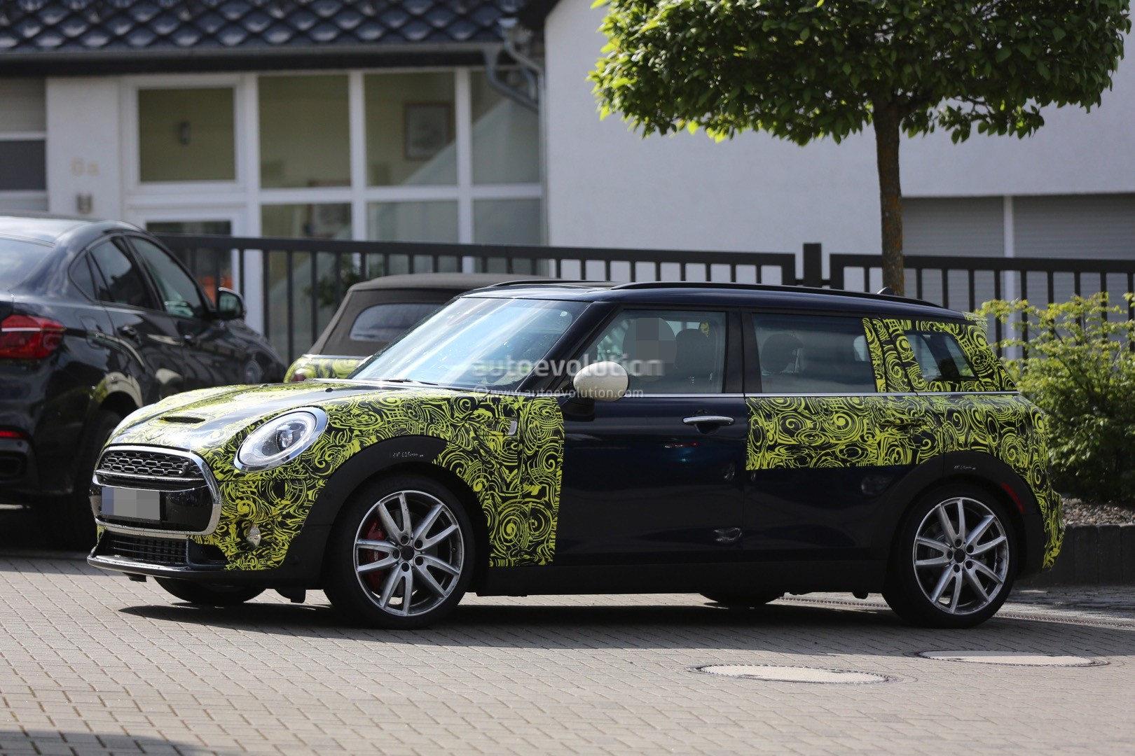 2016 MINI Cooper S Clubman Spied with Its Barn Doors Open - autoevolution