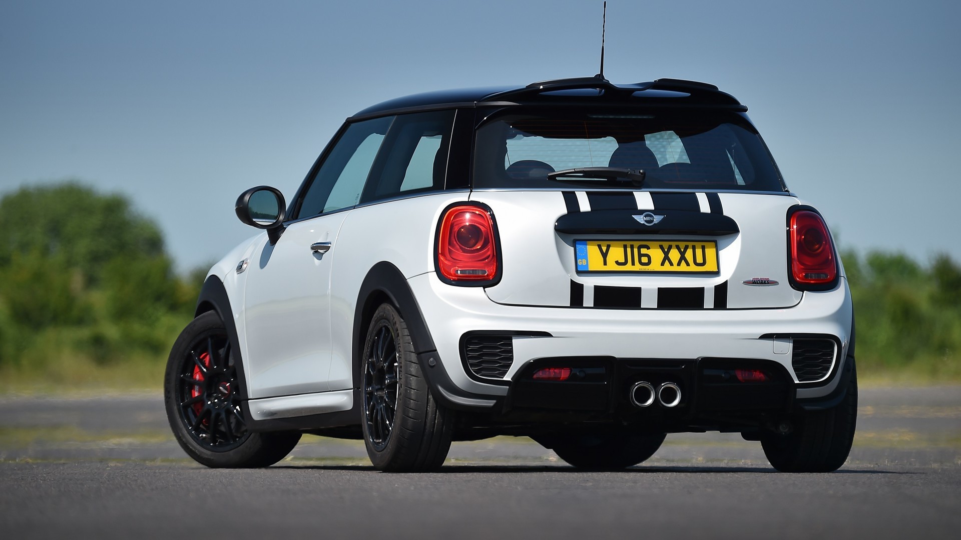 2016 MINI JCW Challenge Is Not Your Typical Pocket Rocket ...