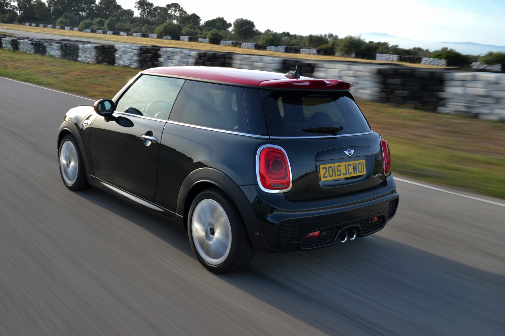 2016 MINI JCW Gets Detailed and First Reviews - autoevolution