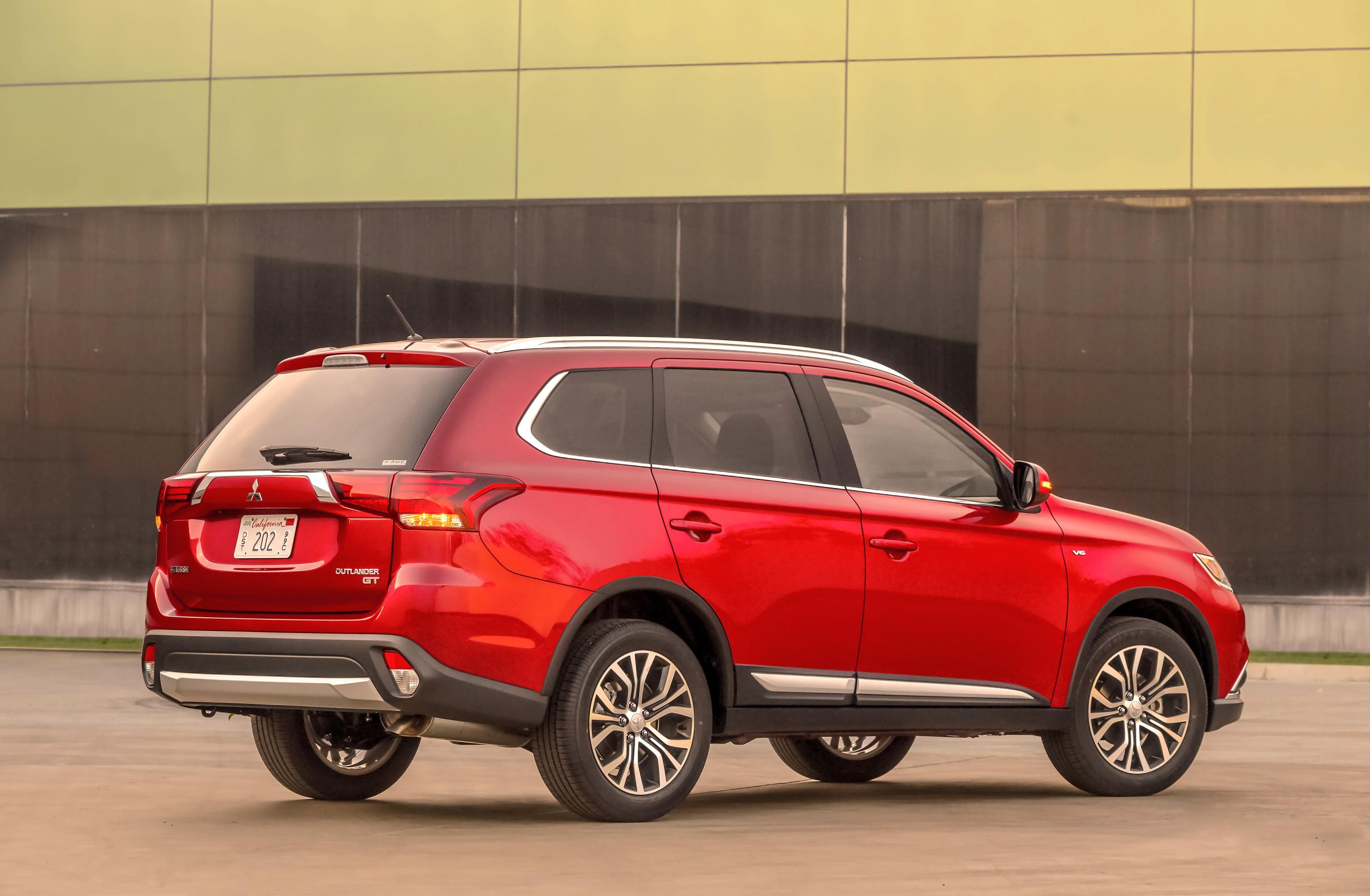 2016 Mitsubishi Outlander Features More of Everything