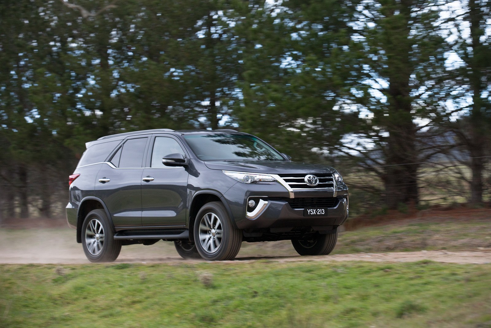 2016 Toyota Fortuner Debuts in Australia and Thailand with 177 HP 2.8 ...