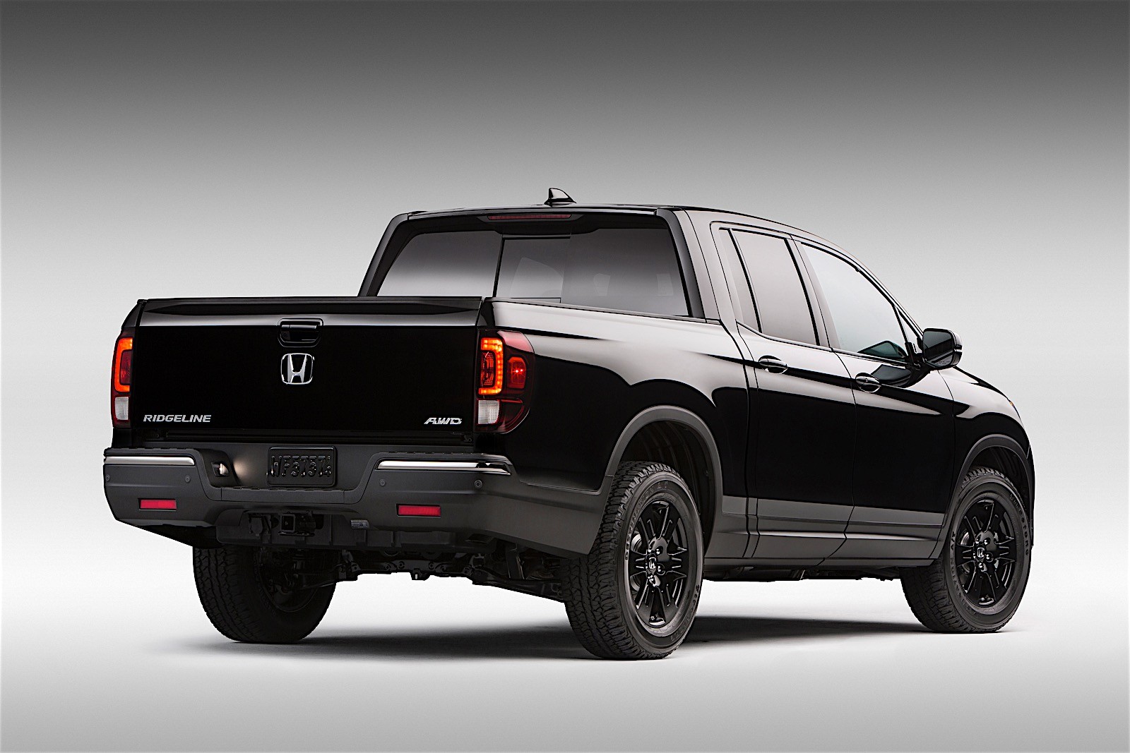 2017 Honda Ridgeline Debuts with Industry-First In-Bed ...