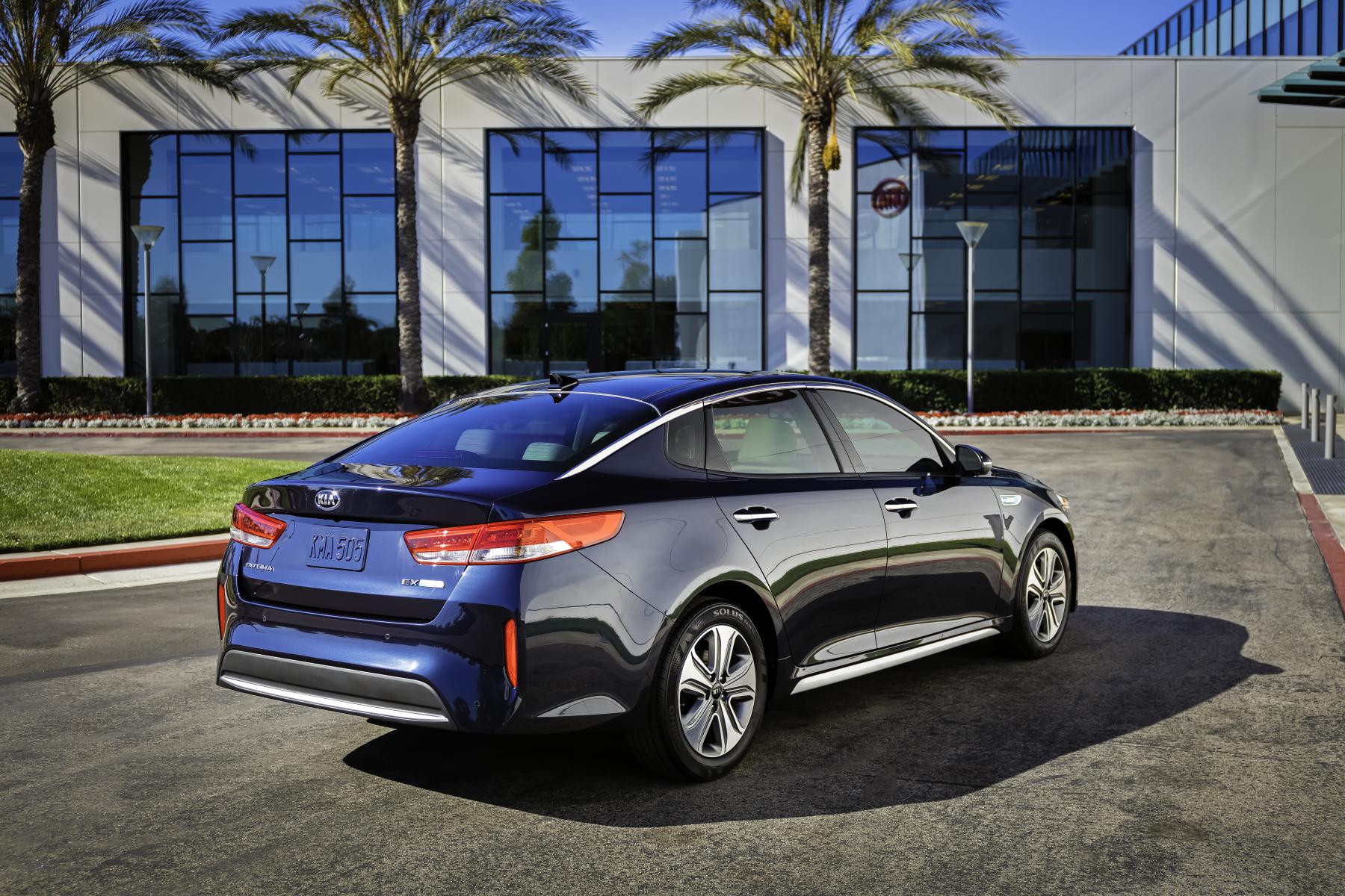 2017 Kia Optima Hybrid Unveiled with More Compact Battery and 2-Liter ...