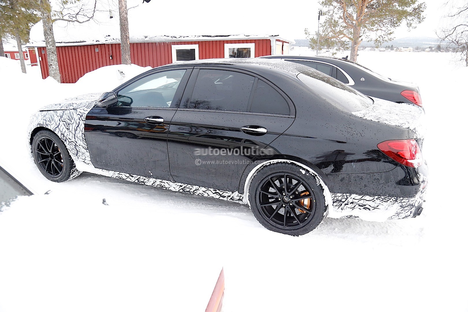 17 Mercedes Amg E63 Loses Most Of Its Camouflage Shows Bling Brake Calipers Autoevolution