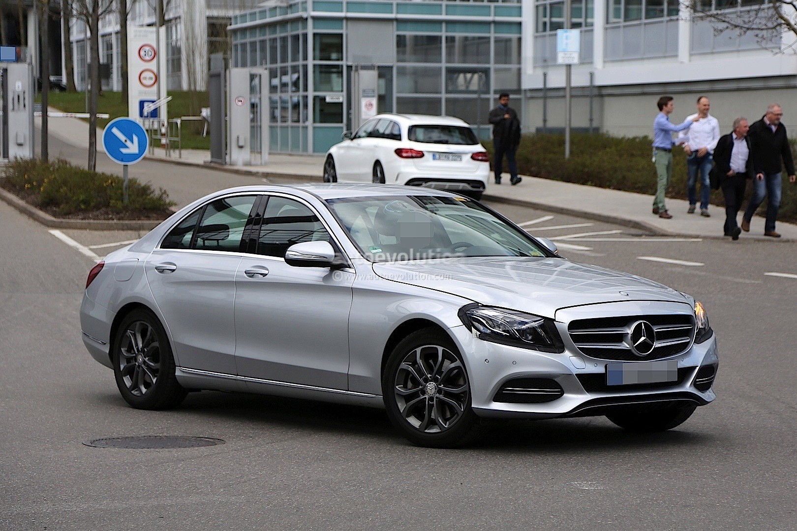 2017 mercedes benz c class facelift spied in germany_5