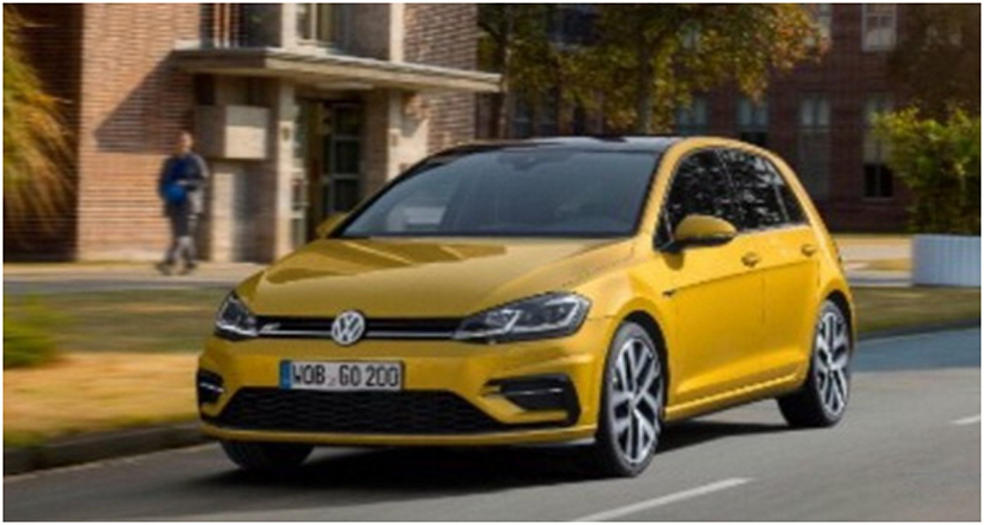 2017 VW Golf Facelift Leaked in Stunning Liquid Gold Color - autoevolution