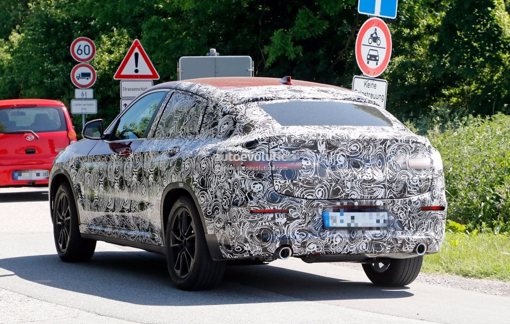 2018 - [BMW] X4 II [G02] 2018-bmw-x4-shows-up-in-german-traffic-gets-closer-to-production_10