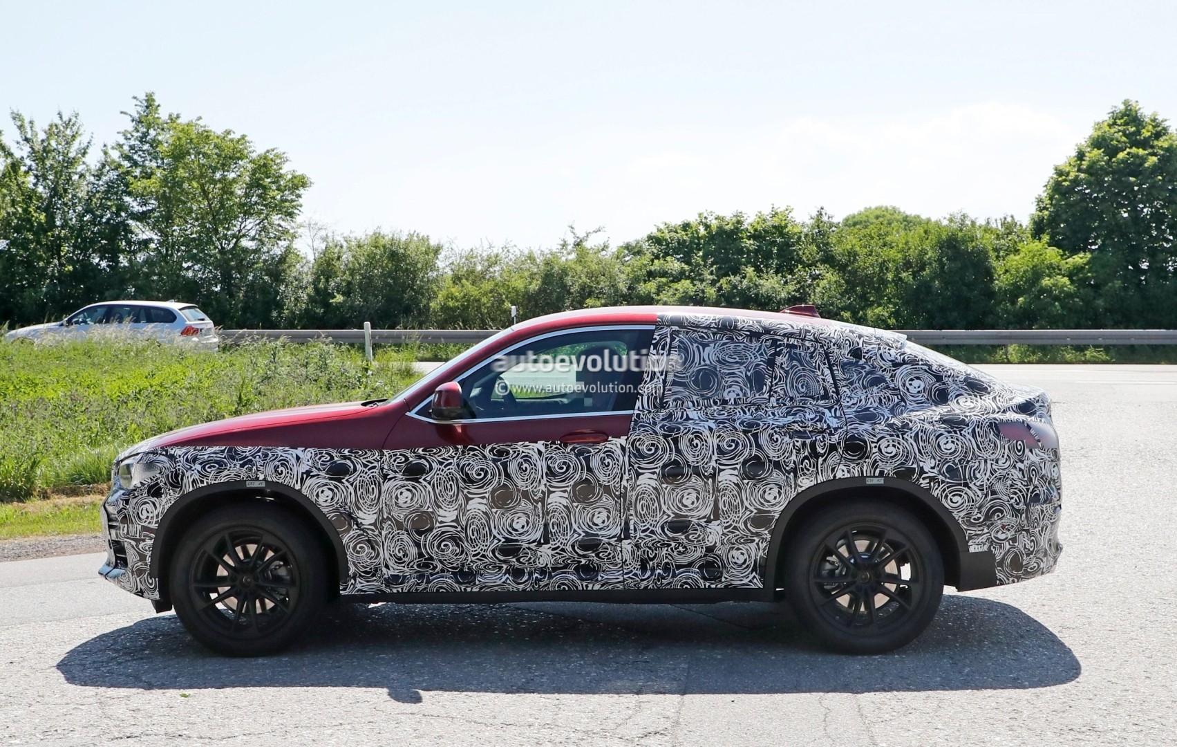 2018 - [BMW] X4 II [G02] 2018-bmw-x4-shows-up-in-german-traffic-gets-closer-to-production_6