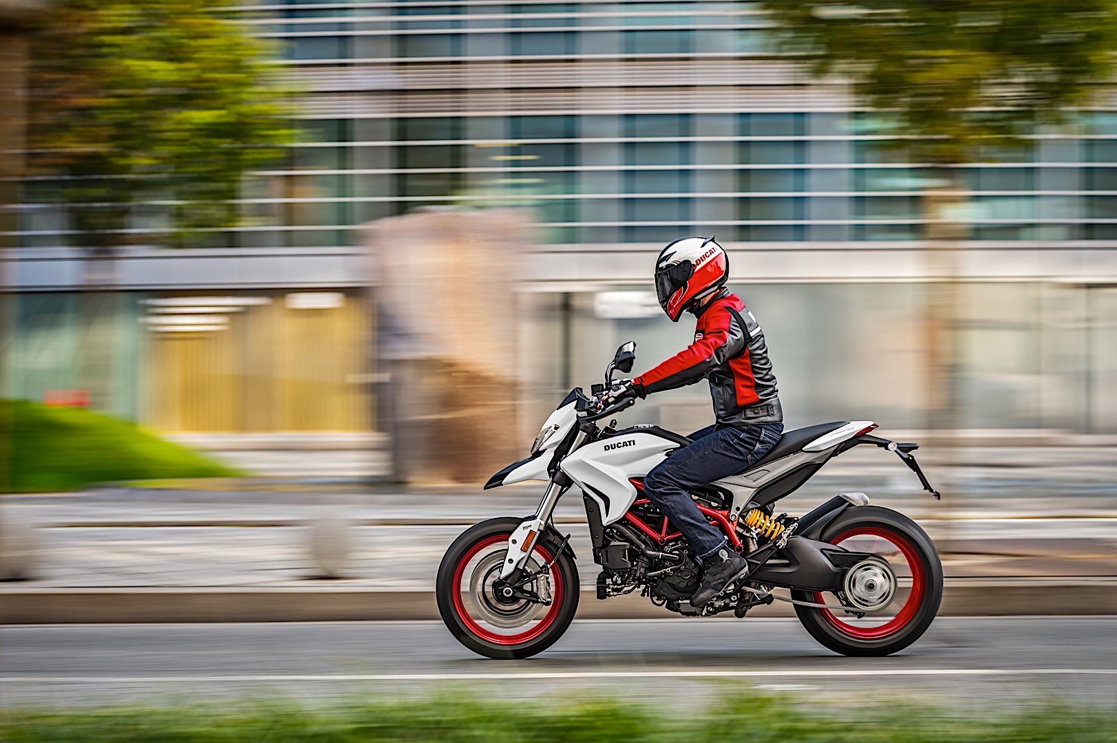 2018 Ducati Hypermotard 939 Gets a Fresh Look - autoevolution