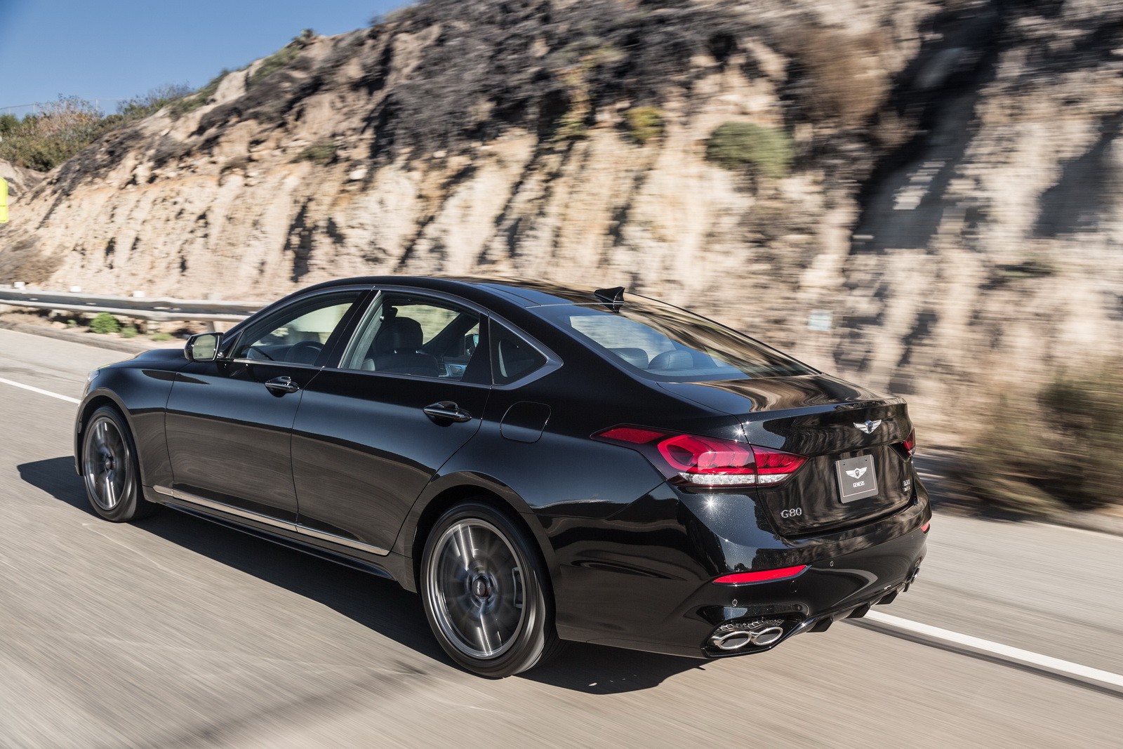 2018-genesis-g80-sport-combines-black-paint-with-g90-s-twin-turbo-v6_12.jpg