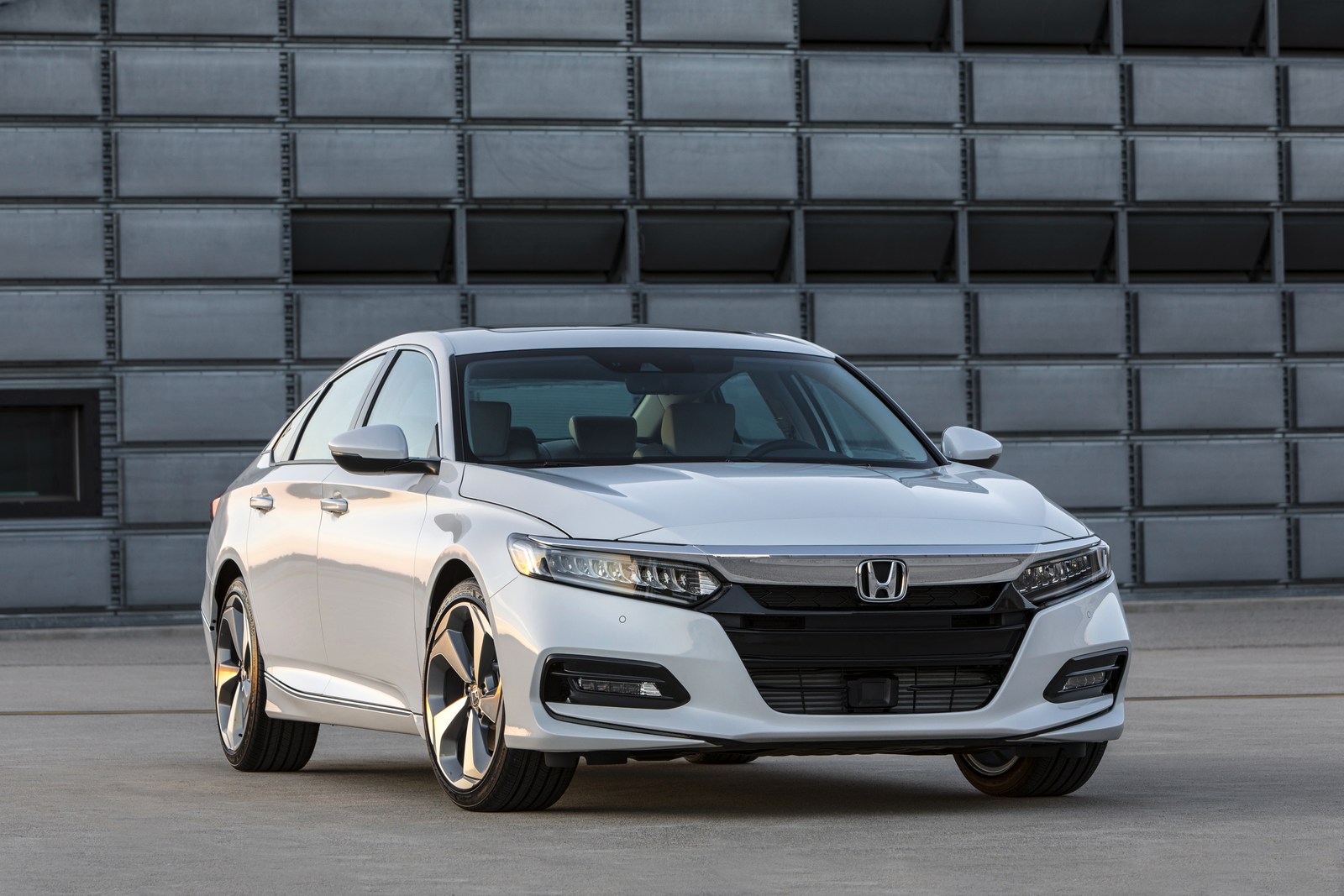 2018 Honda Accord Goes Official with 1.5 and 2.0 Turbo Engines