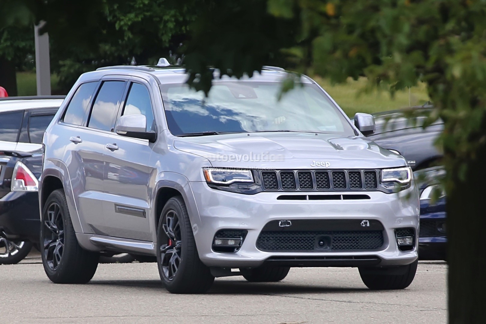 2018 Jeep Grand Cherokee Trackhawk Spied, Looks Ready to