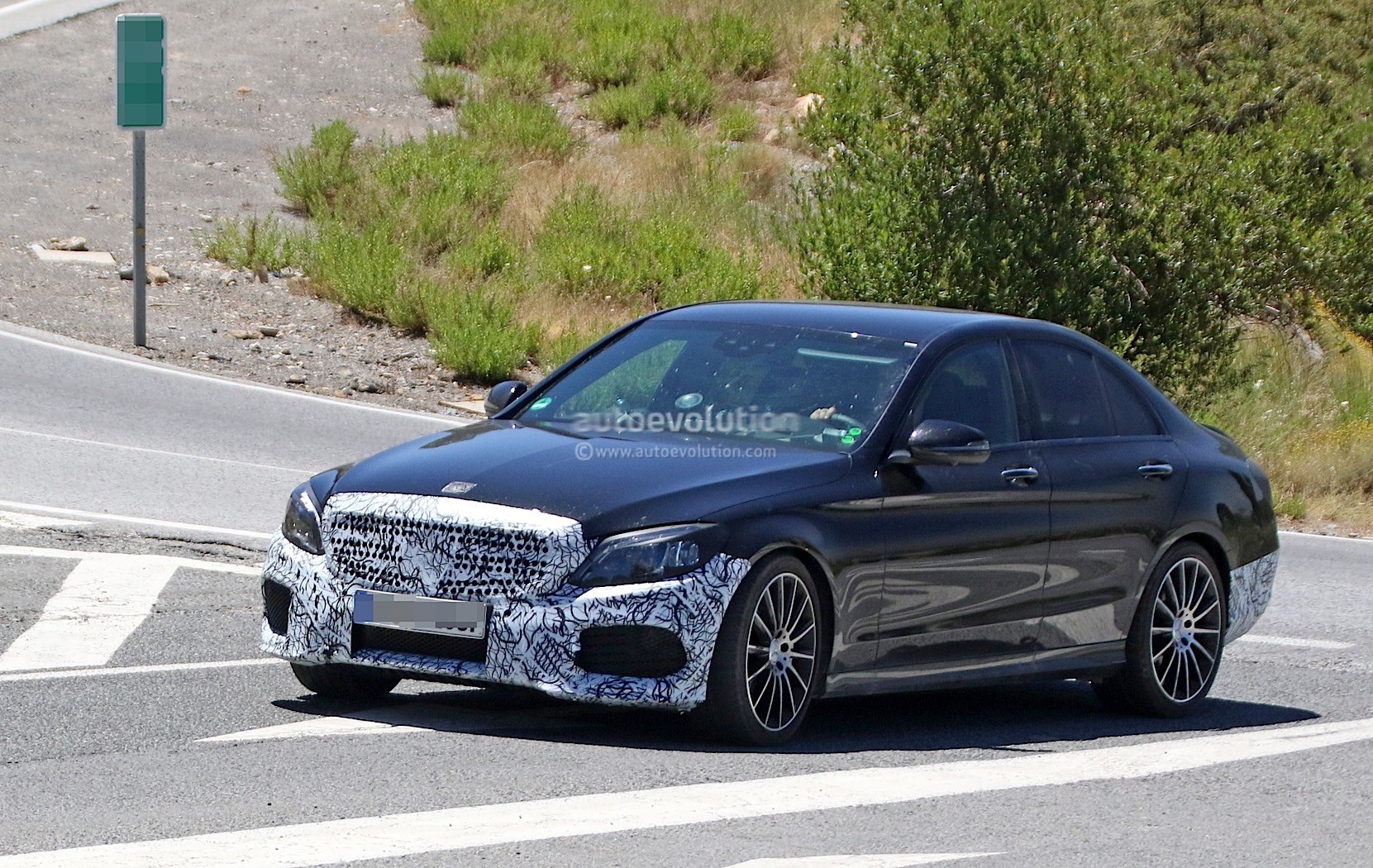 2018 Mercedes-Benz C-Class W205 Facelift Has Slimmer Headlights and New  Touchpad - autoevolution