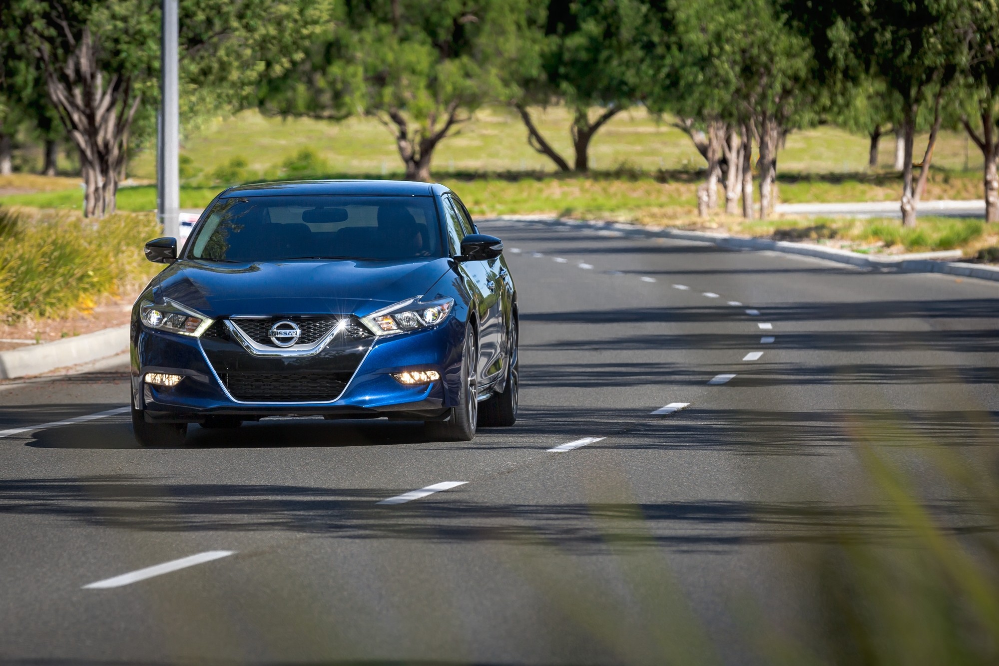 2018 nissan maxima boasts small updates including android auto_23