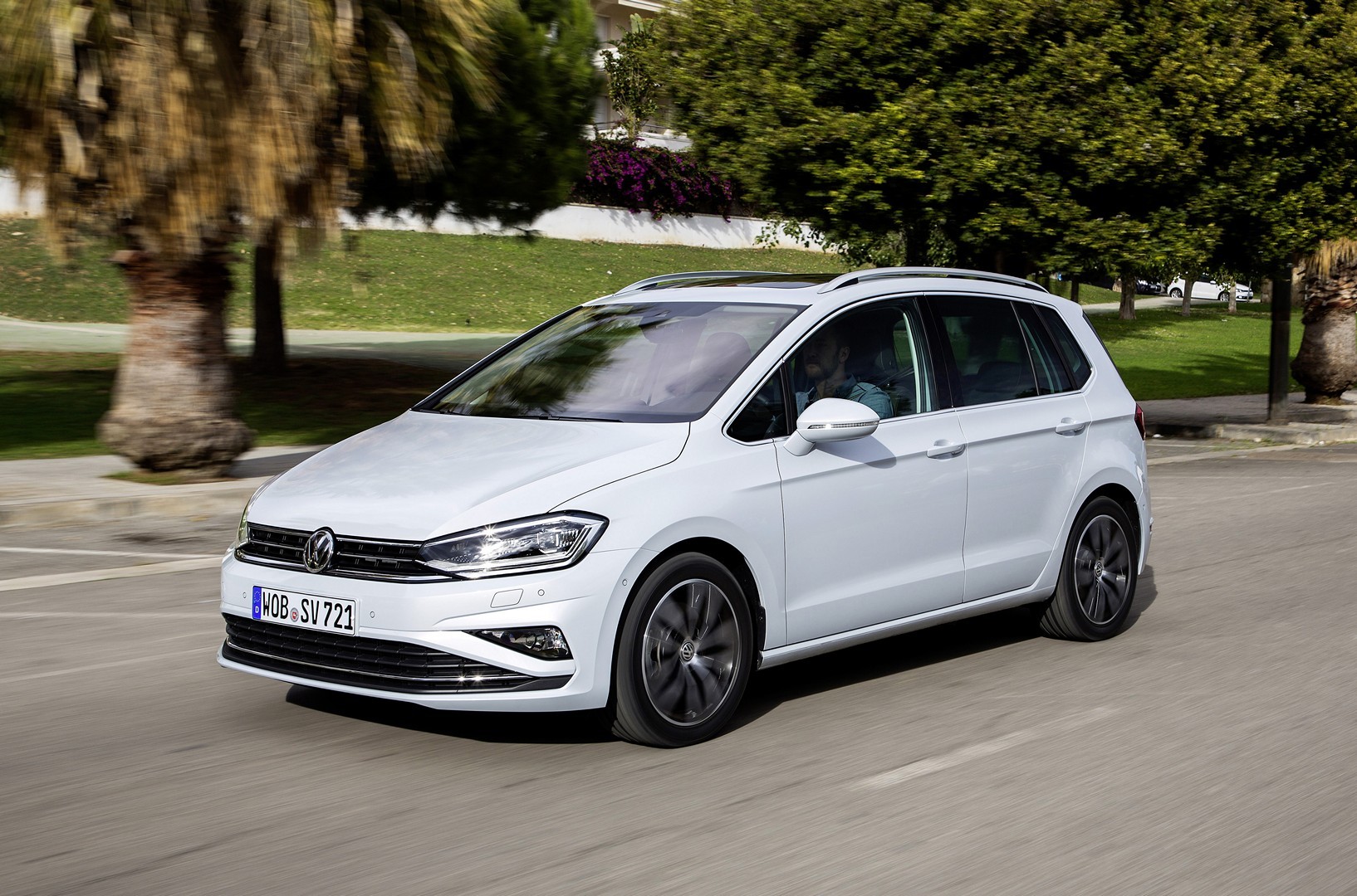 2018 Volkswagen Golf Sportsvan Shows Facelift in New