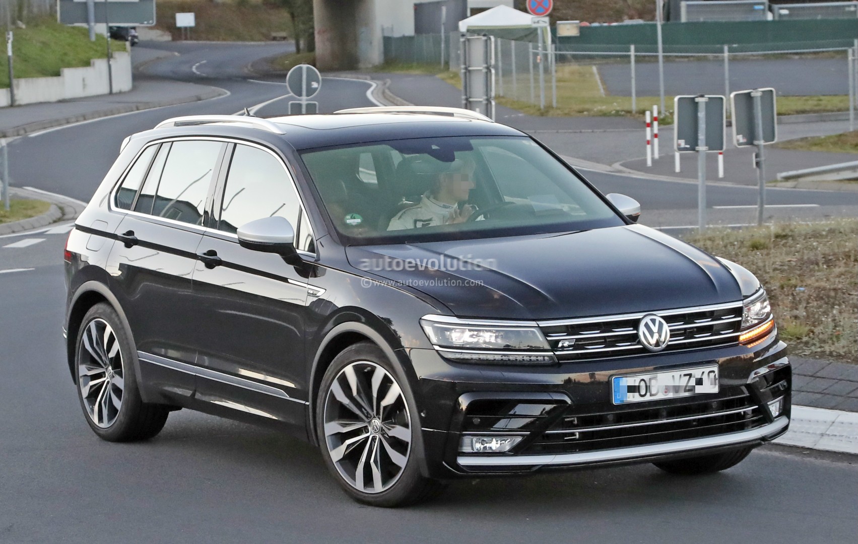 2018 Volkswagen Tiguan R Spotted at Nurburgring, Not Trying to Hide Its