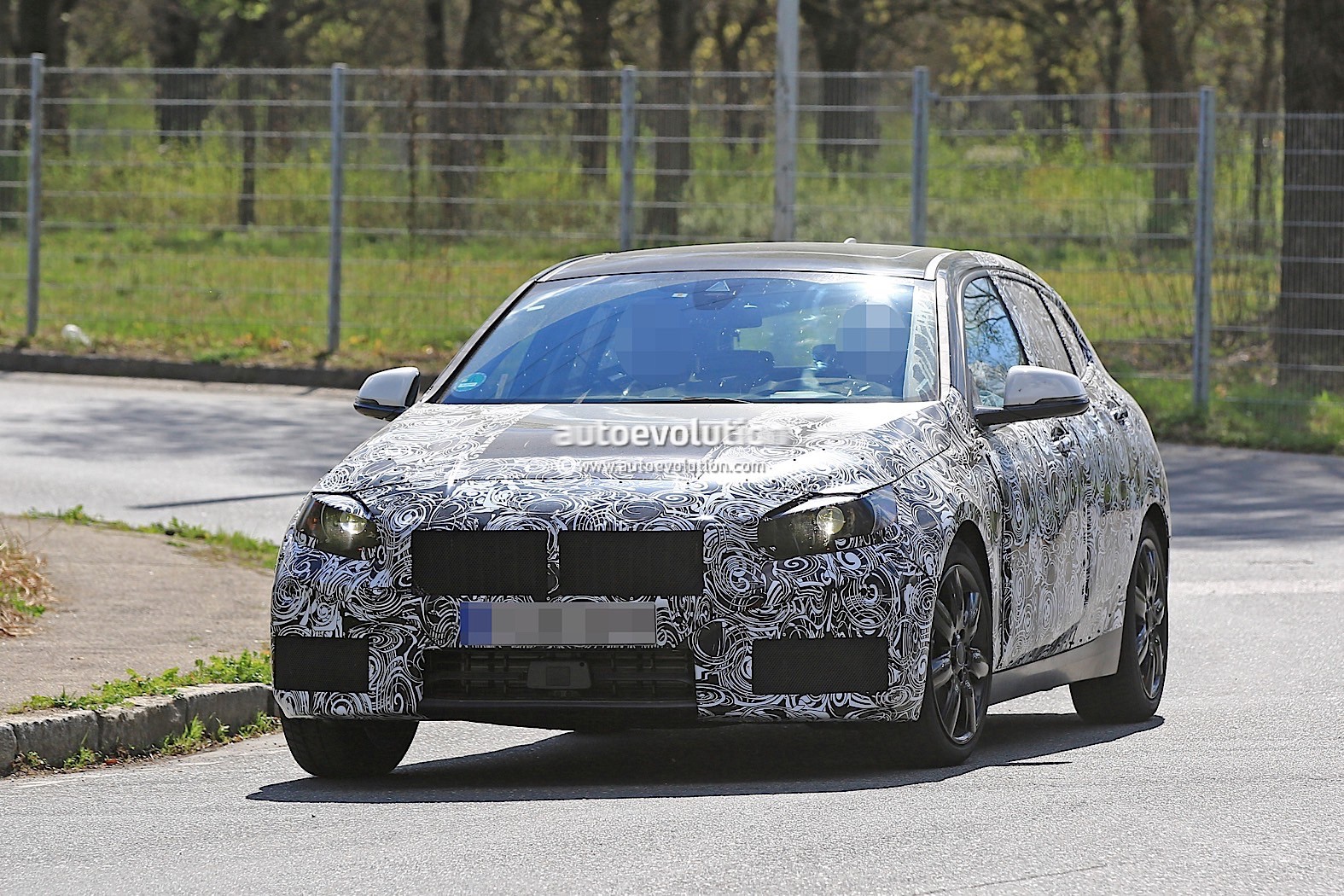 2019 BMW 1 Series With Front-Wheel-Drive Spied For The First Time ...