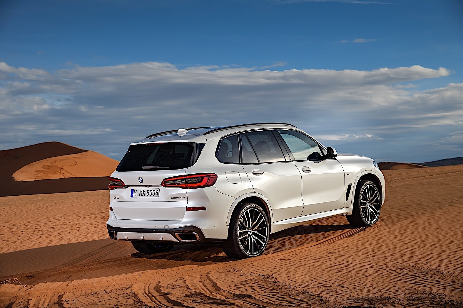 2019 BMW X5 Breaks Cover as Bigger, Meaner SUV - autoevolution