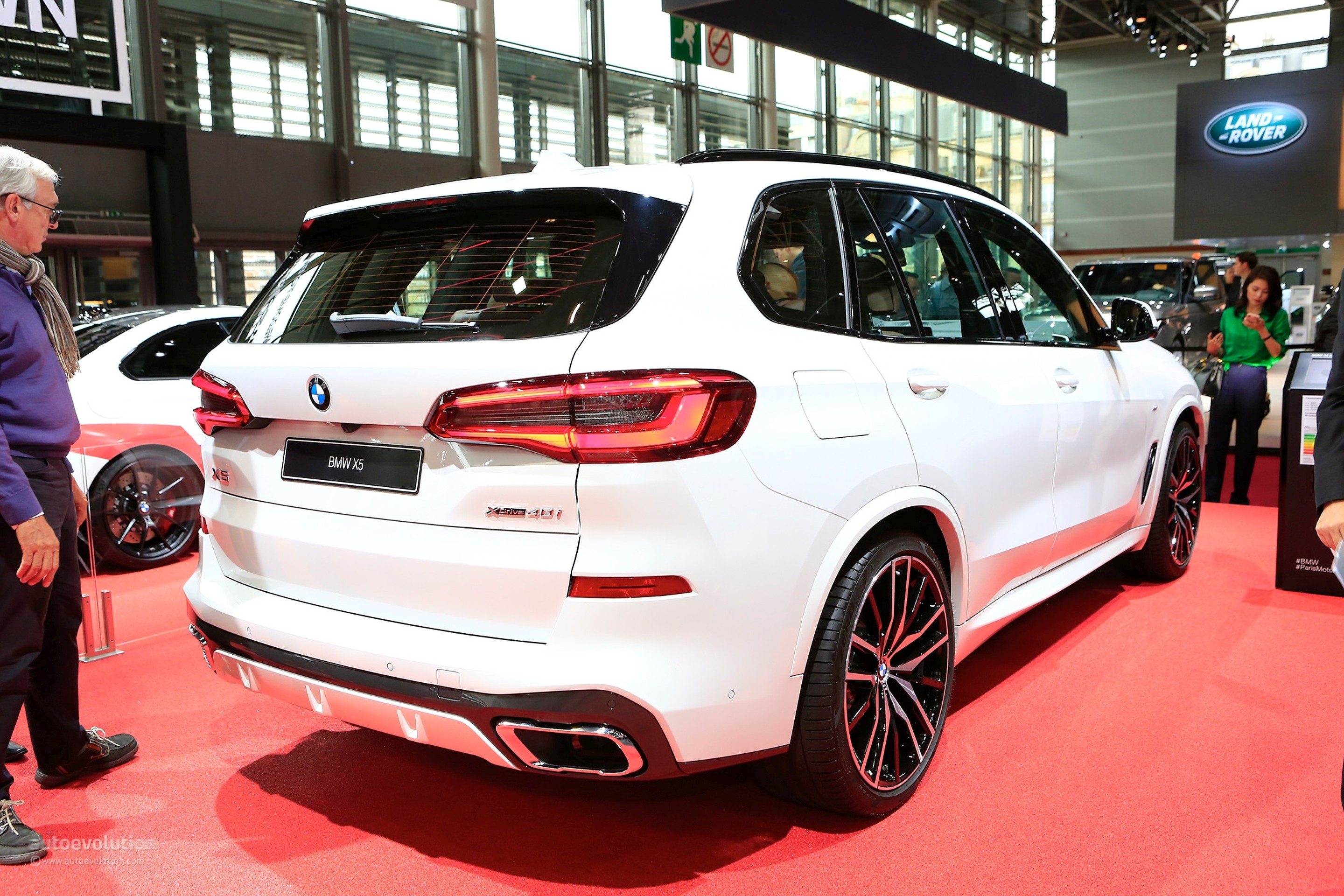 2019 Bmw X5 Shows Luxurious Interior In Paris Autoevolution