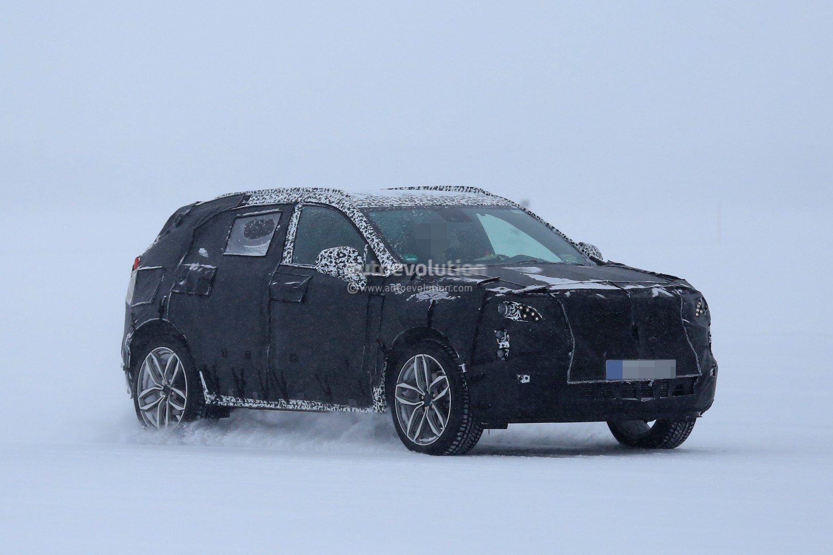 2018 - [Cadillac] XT4 2019-cadillac-xt4-spied-in-the-blizzard-compact-crossover-also-coming-to-europe_4