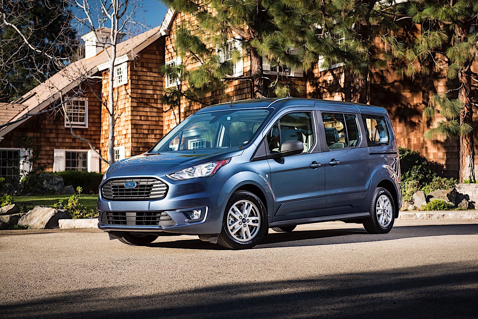 2019-ford-transit-connect-wagon-targets-baby-boomers-with-diesel-engine