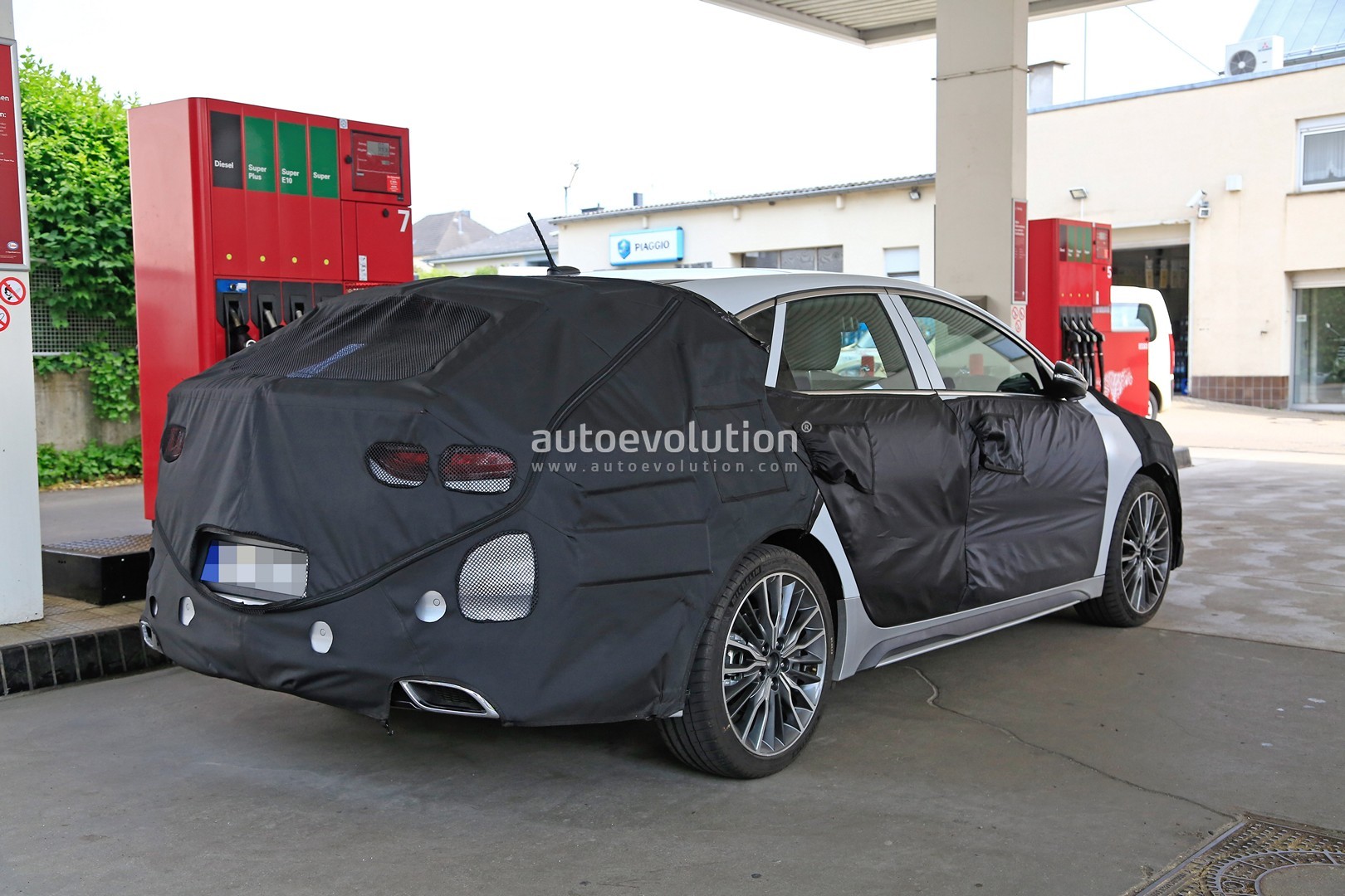 [Imagen: 2019-kia-ceed-fastback-spied-for-the-fir...ting_5.jpg]