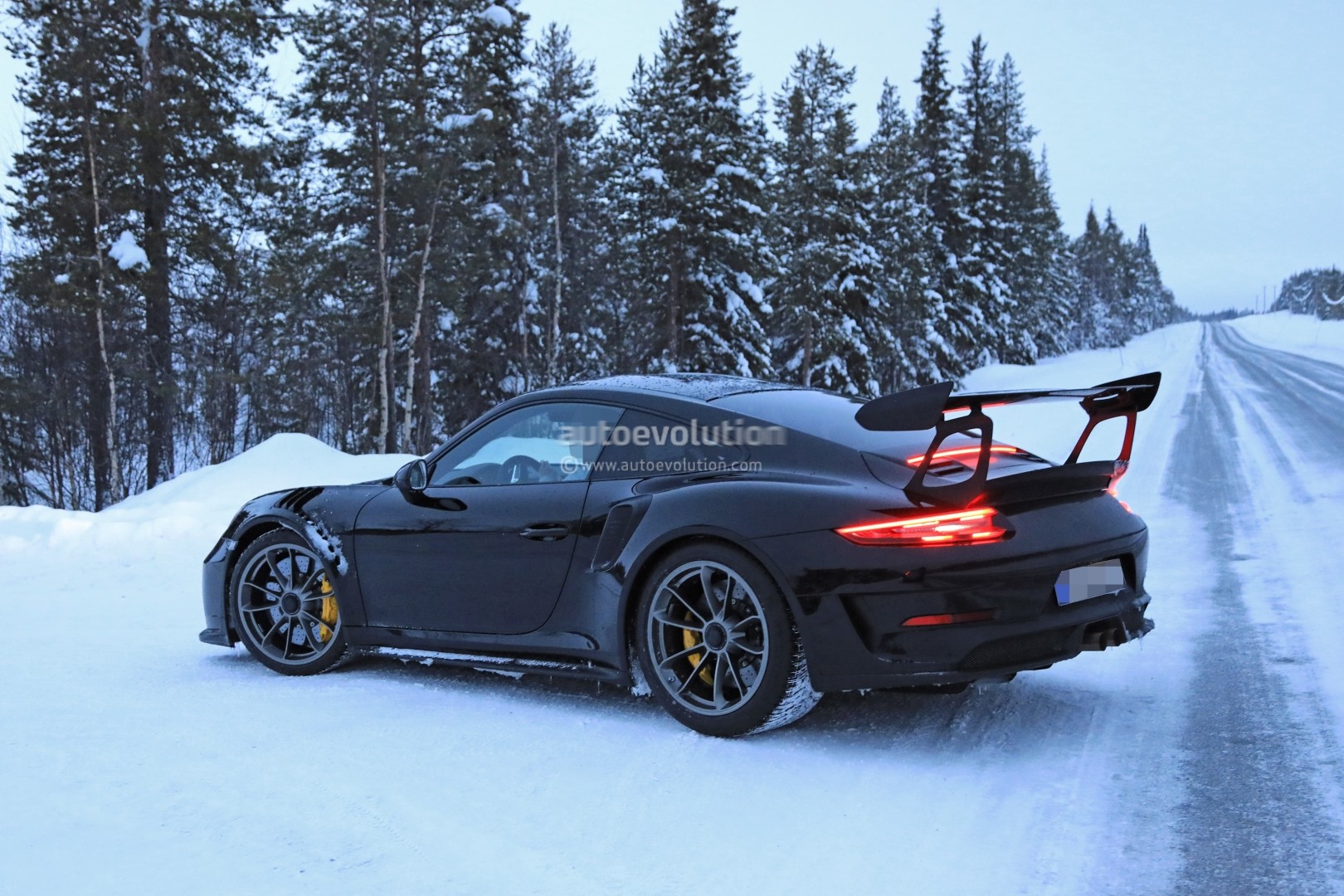 Porsche Gt Rs Fully Revealed By Naked Prototype Has Gt Rs Naca Ducts Autoevolution