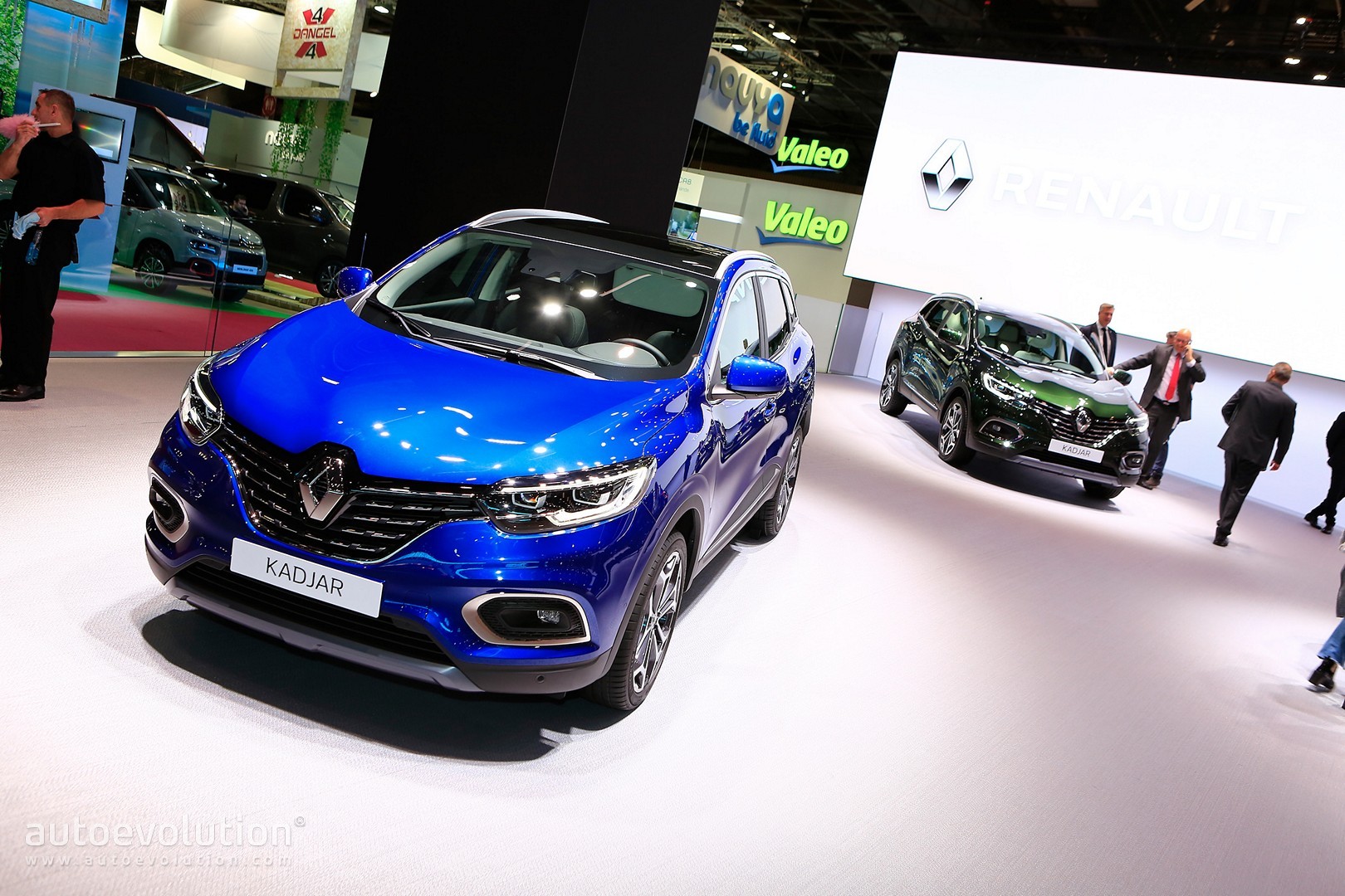 2019 Renault Kadjar Is a Simple But Effective Facelift in Paris -  autoevolution
