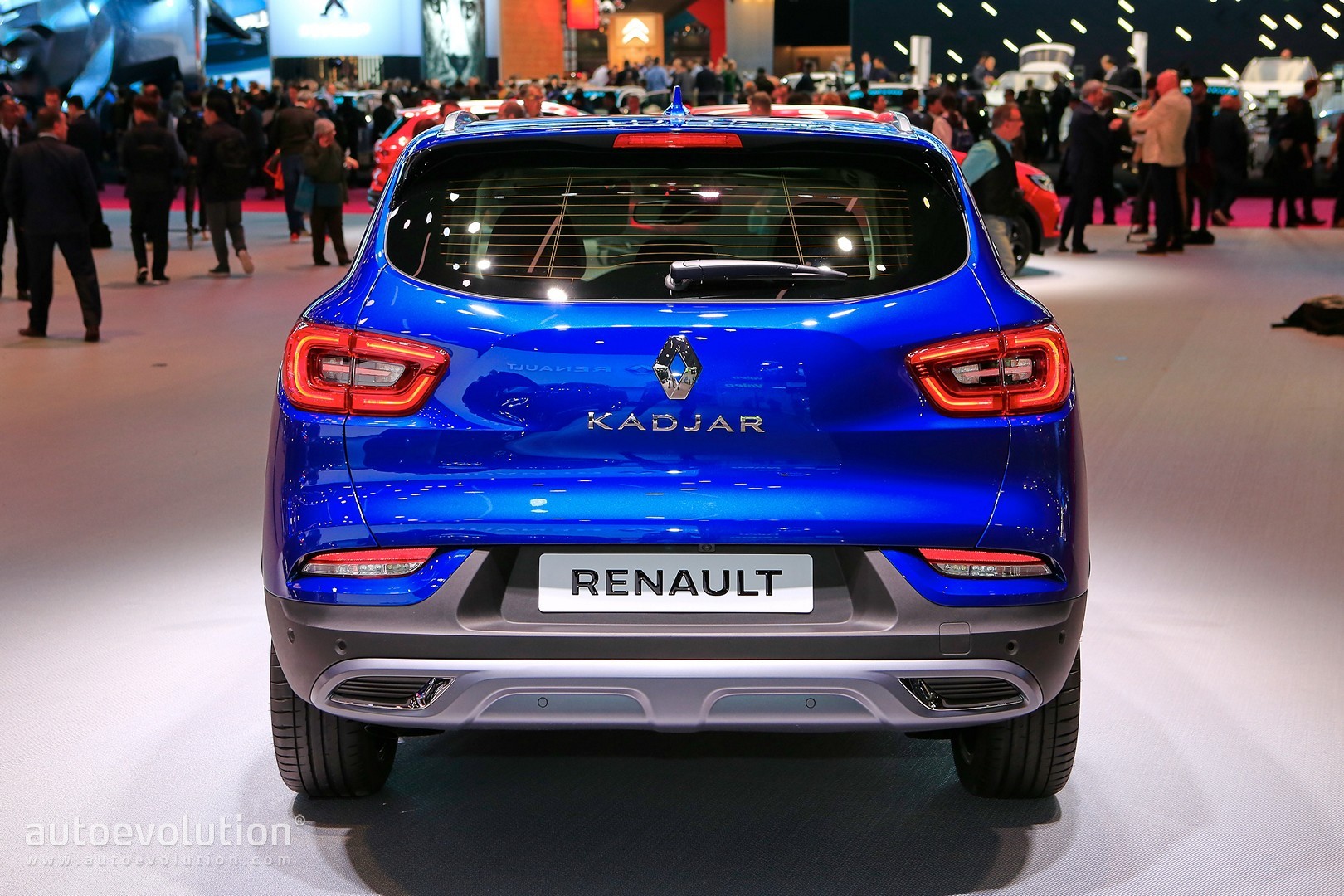 2018 - [Renault] Kadjar restylé  - Page 16 2019-renault-kadjar-is-a-simple-but-affective-facelift-in-paris_4