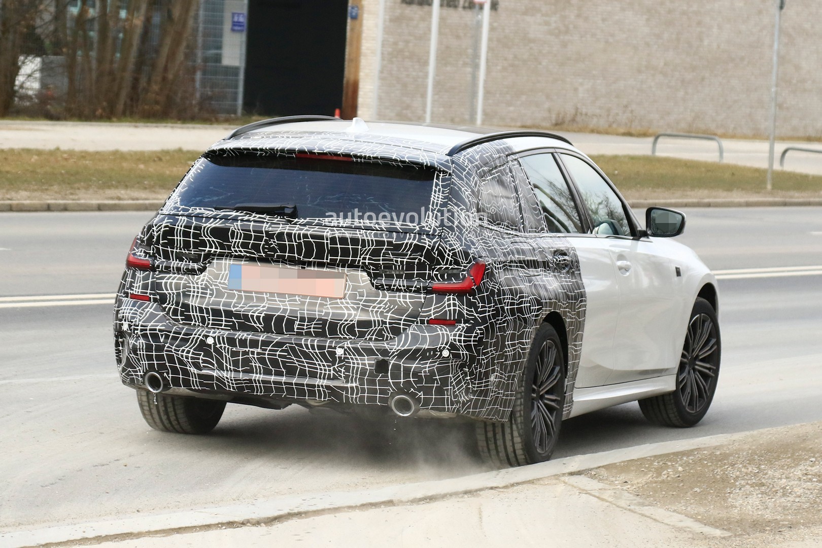 2020-bmw-3-series-touring-spied-winter-testing-with-m-sport-package_16.jpg