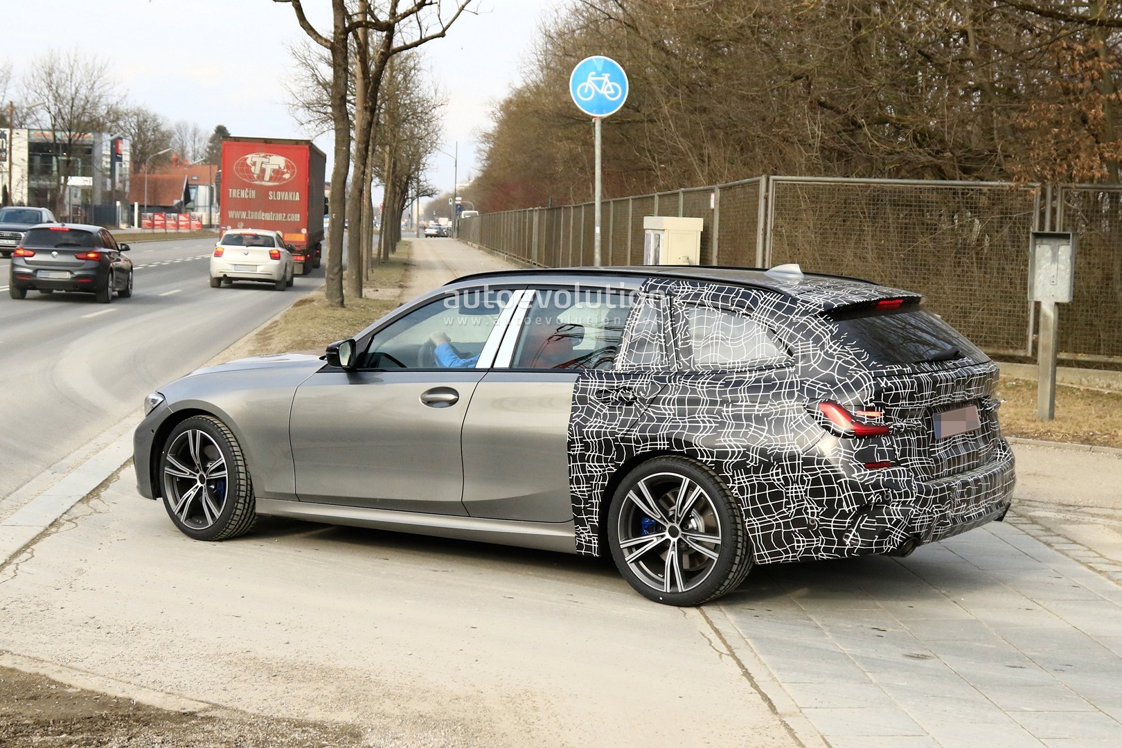 2020-bmw-3-series-touring-spied-winter-testing-with-m-sport-package_21.jpg