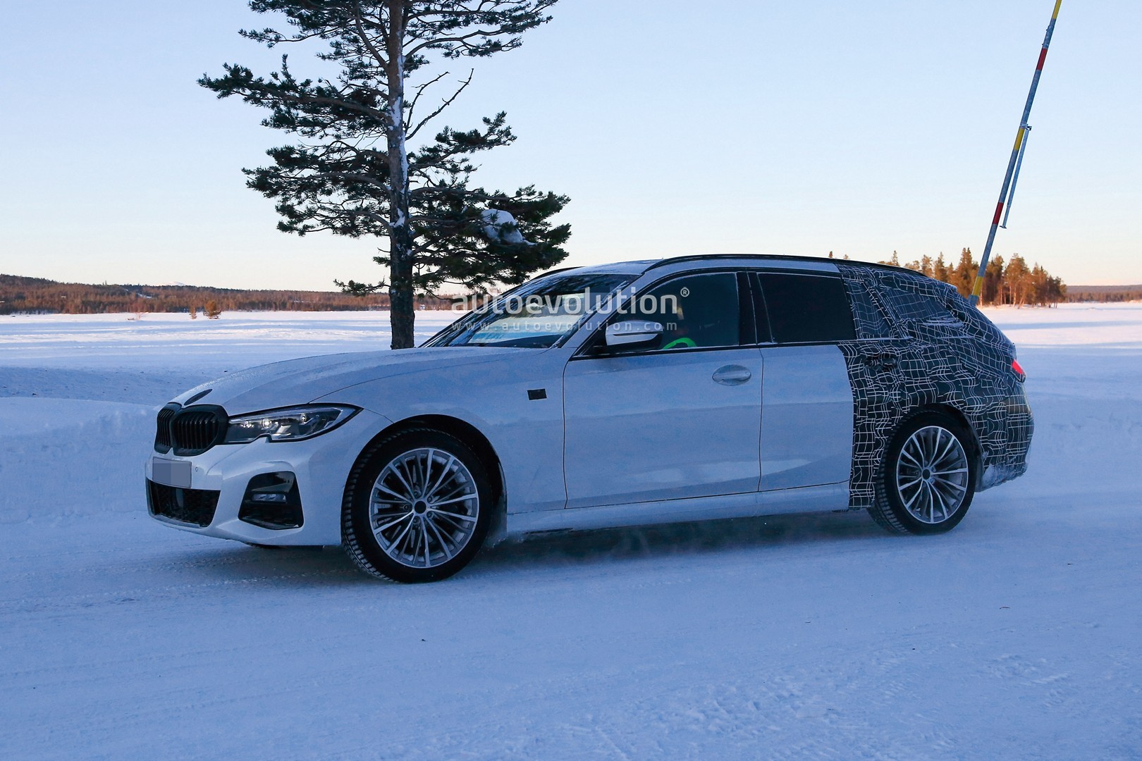 2020-bmw-3-series-touring-spied-winter-testing-with-m-sport-package_3.jpg