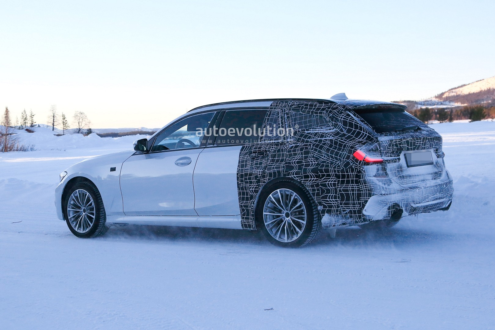2020-bmw-3-series-touring-spied-winter-testing-with-m-sport-package_5.jpg