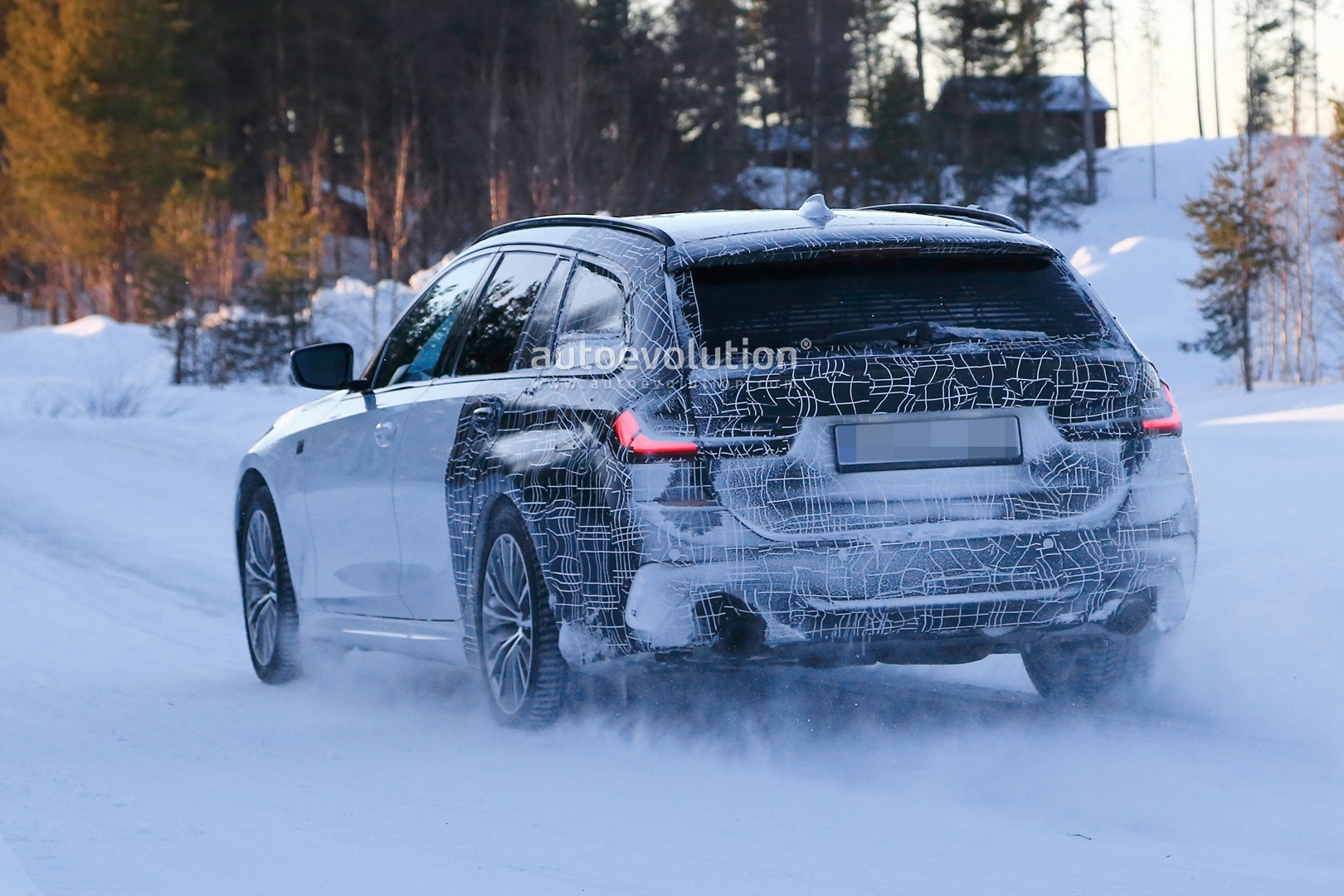 2020-bmw-3-series-touring-spied-winter-testing-with-m-sport-package_6.jpg