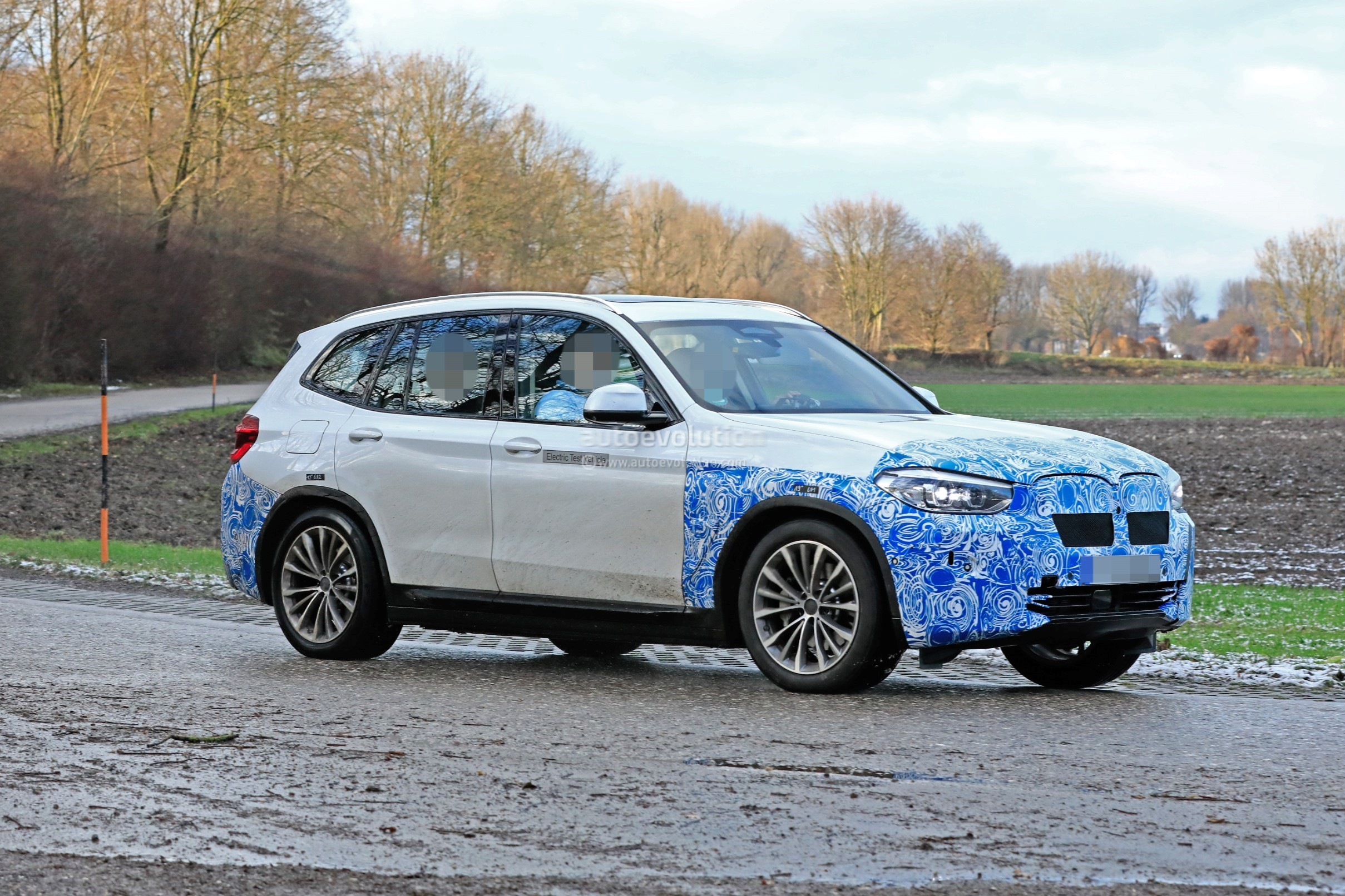 BMW iX3 Electric Crossover Concept Debuts in Beijing 