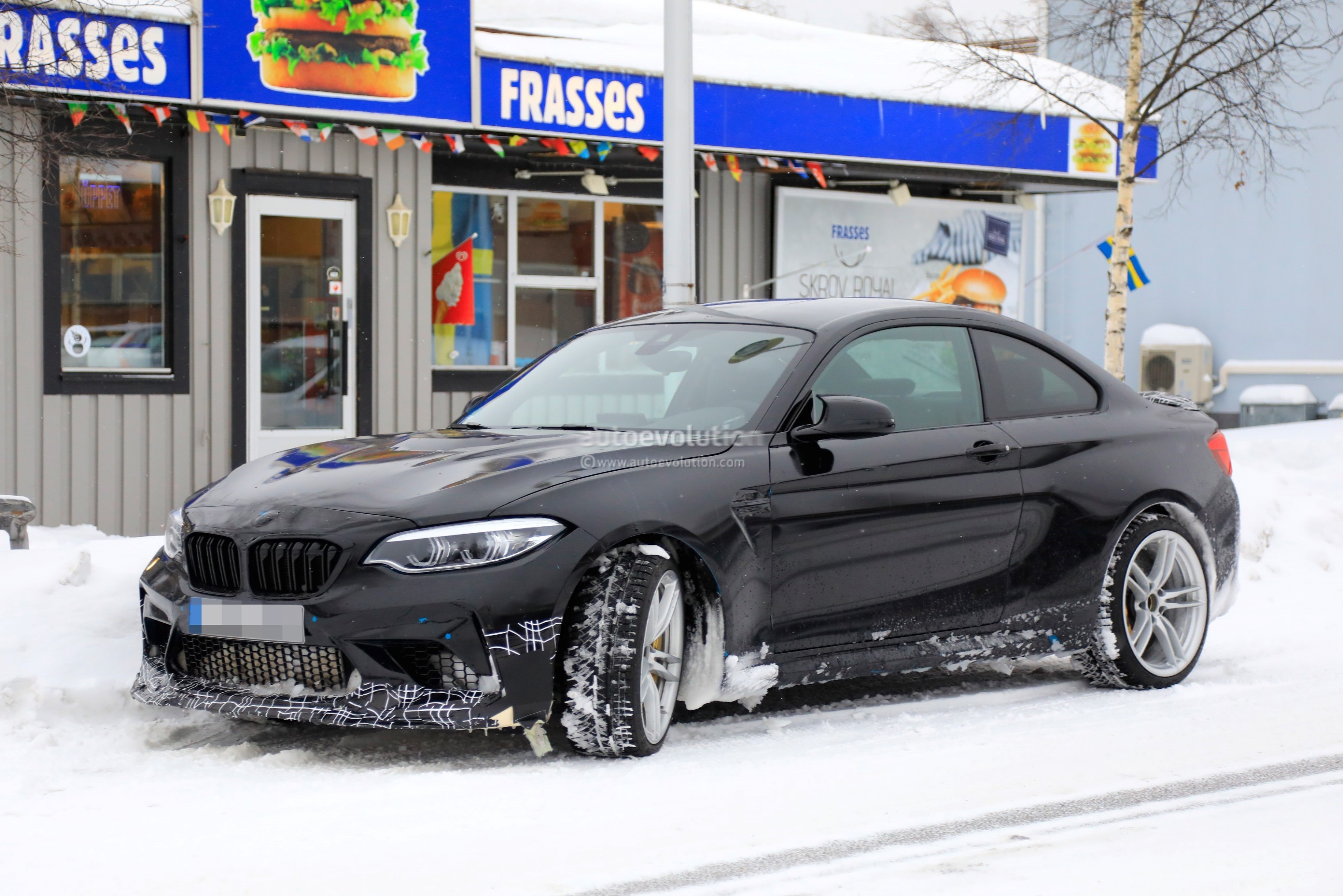 Bmw M2 Cs Spied With Manual Transmission Yellow Brake Calipers Autoevolution