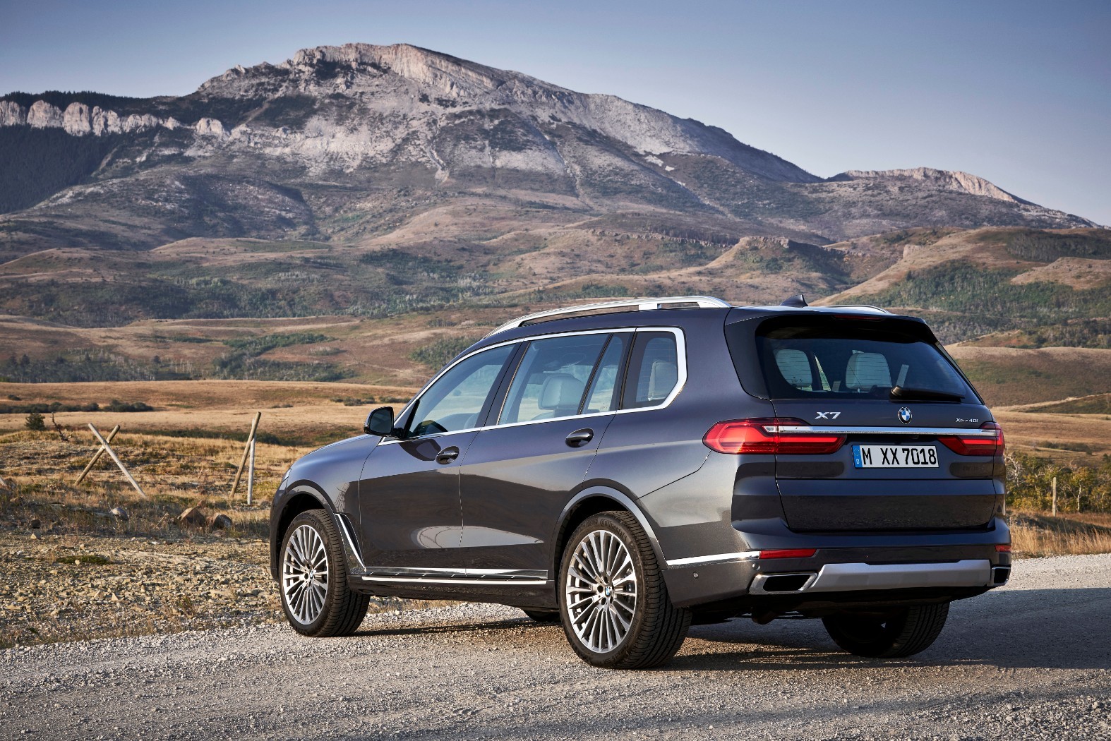 2020 BMW X7 Looks Huge In Official Launch Clip Autoevolution