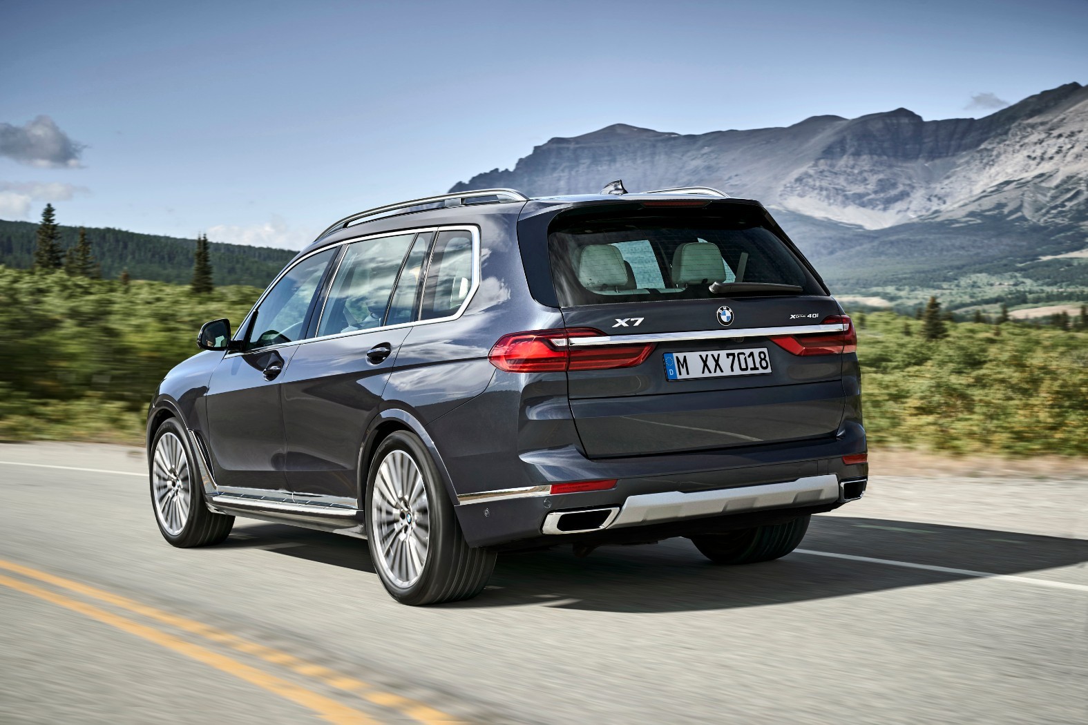 2020 BMW X7 Looks Huge in Official Launch Clip - autoevolution