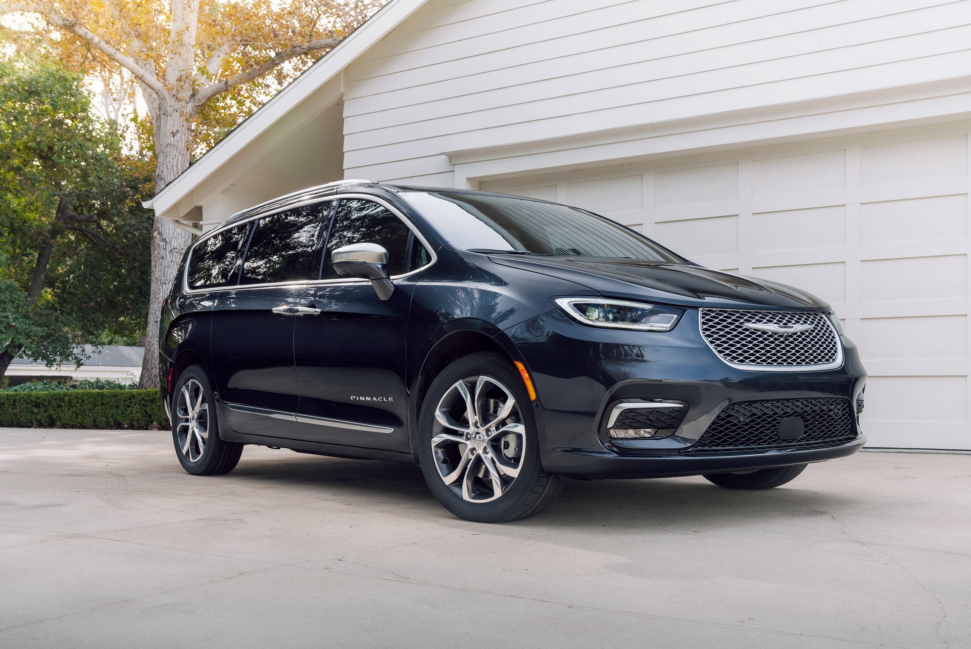 2020-chrysler-pacifica-awd-launch-edition-orders-open-priced-from