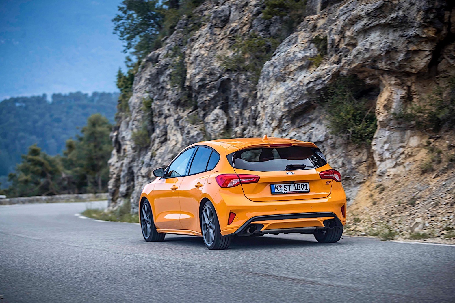 2020 Ford Focus ST Comes to Goodwood to Show Its Worth - autoevolution