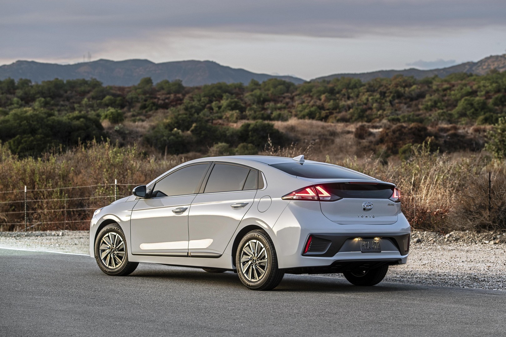 2020-hyundai-ioniq-electric-gets-more-range-and-power-costs-34-000