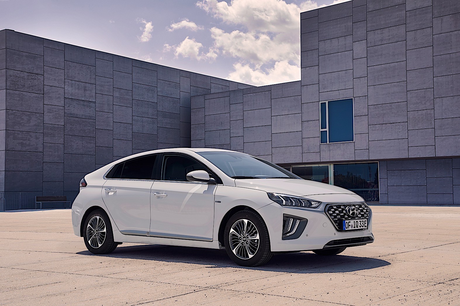 2020 Hyundai Ioniq Gets Updated, Comes with More Range and Connectivity
