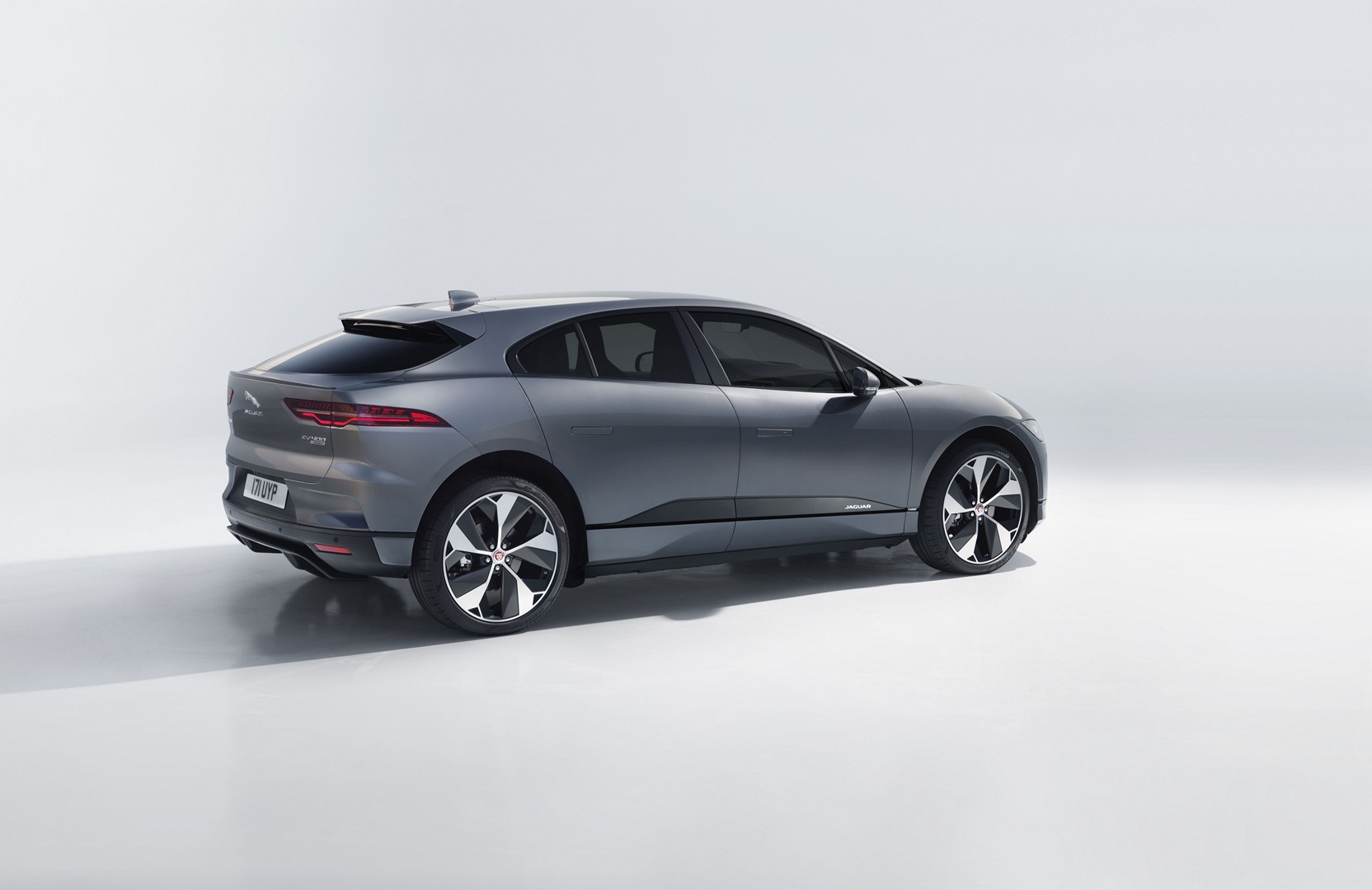 https://s1.cdn.autoevolution.com/images/news/gallery/2020-jaguar-i-pace-update-offers-234-miles-of-range-thanks-to-etrophy-know-how_1.jpg
