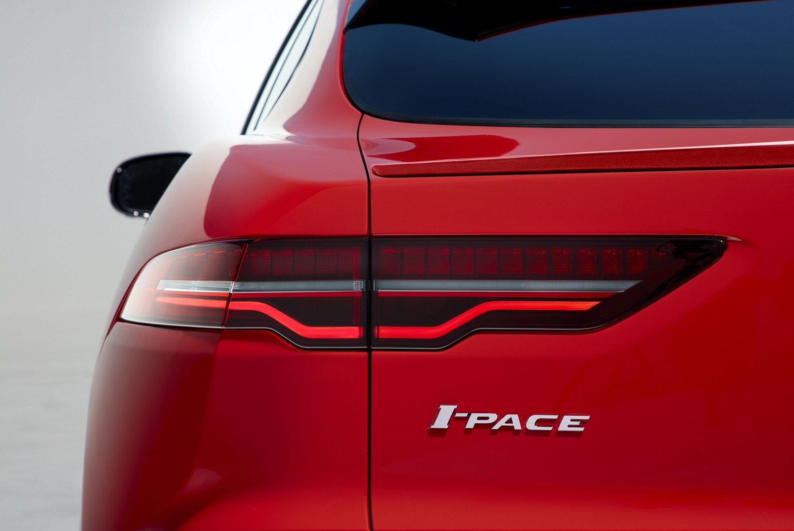 https://s1.cdn.autoevolution.com/images/news/gallery/2020-jaguar-i-pace-update-offers-234-miles-of-range-thanks-to-etrophy-know-how_19.jpg